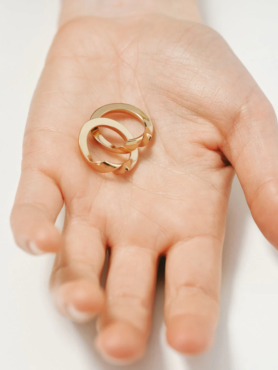 Anillo gimmel bañado en oro amarillo - Image 5