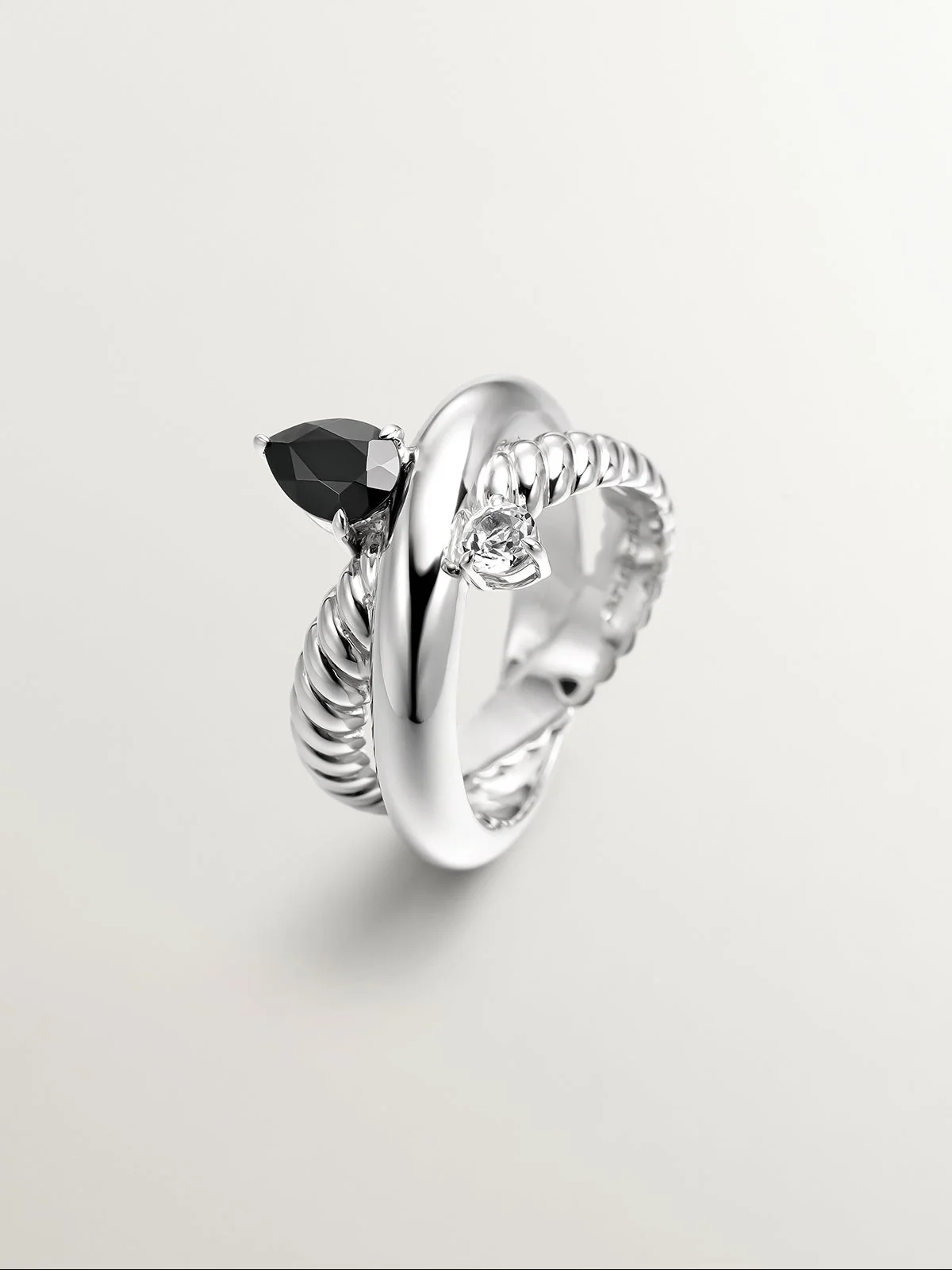 Anillo multibrazo de plata 925 con espinela negra y topacio blanco