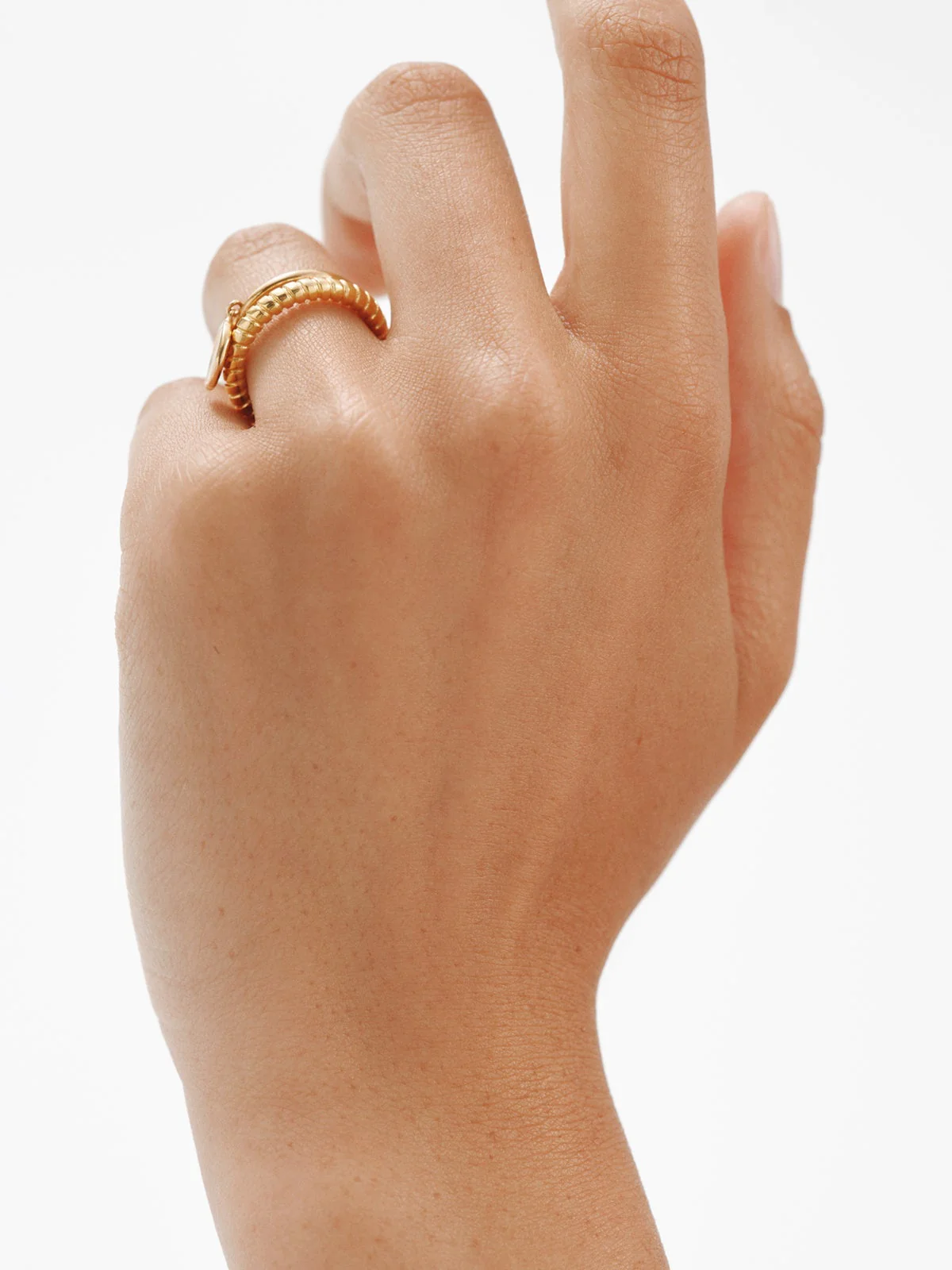 Anillo pequeño gallonado de plata 925 bañada en oro de 18K - Image 6