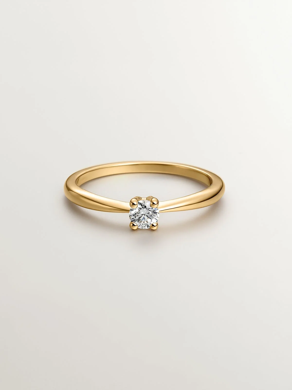 Anillo solitario de oro amarillo de 18k con diamante de 0,15cts - Image 3
