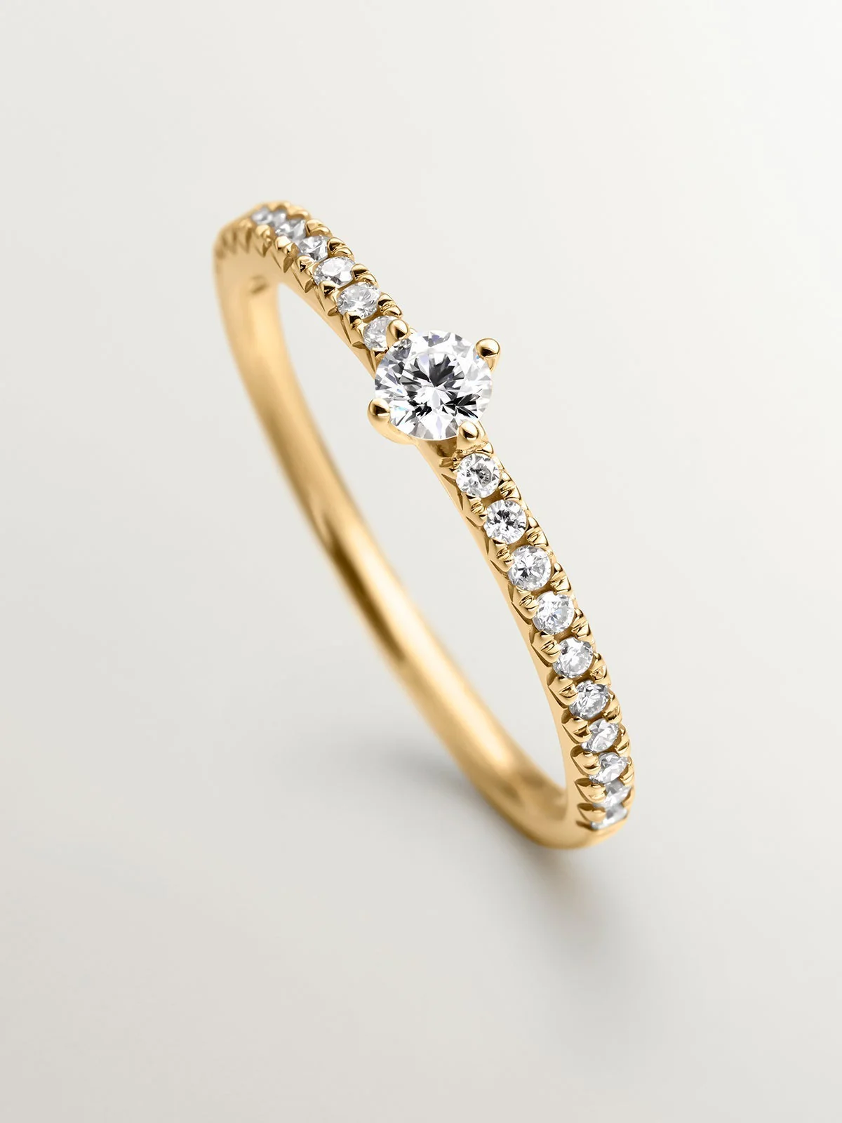 Anillo solitario de oro amarillo de 18K con diamantes - Image 5