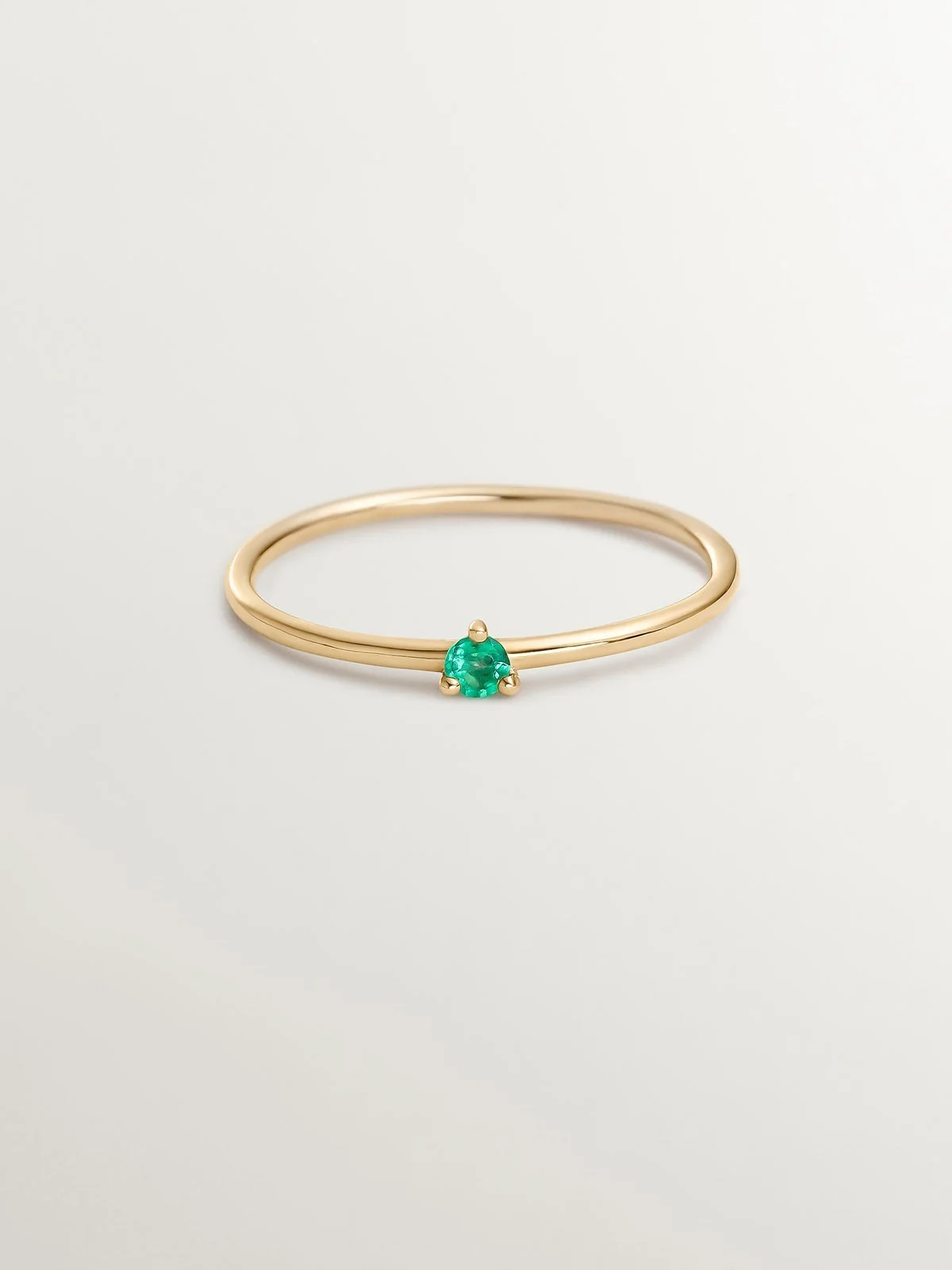 Anillo solitario de oro amarillo de 9K con esmeralda - Image 3