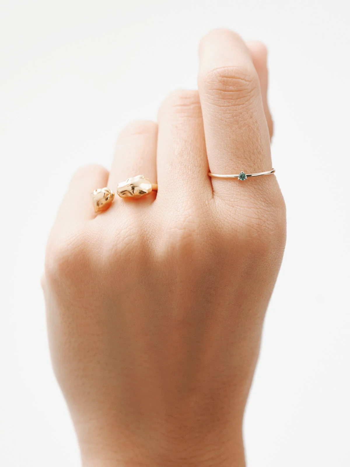 Anillo solitario de oro amarillo de 9K con esmeralda - Image 6