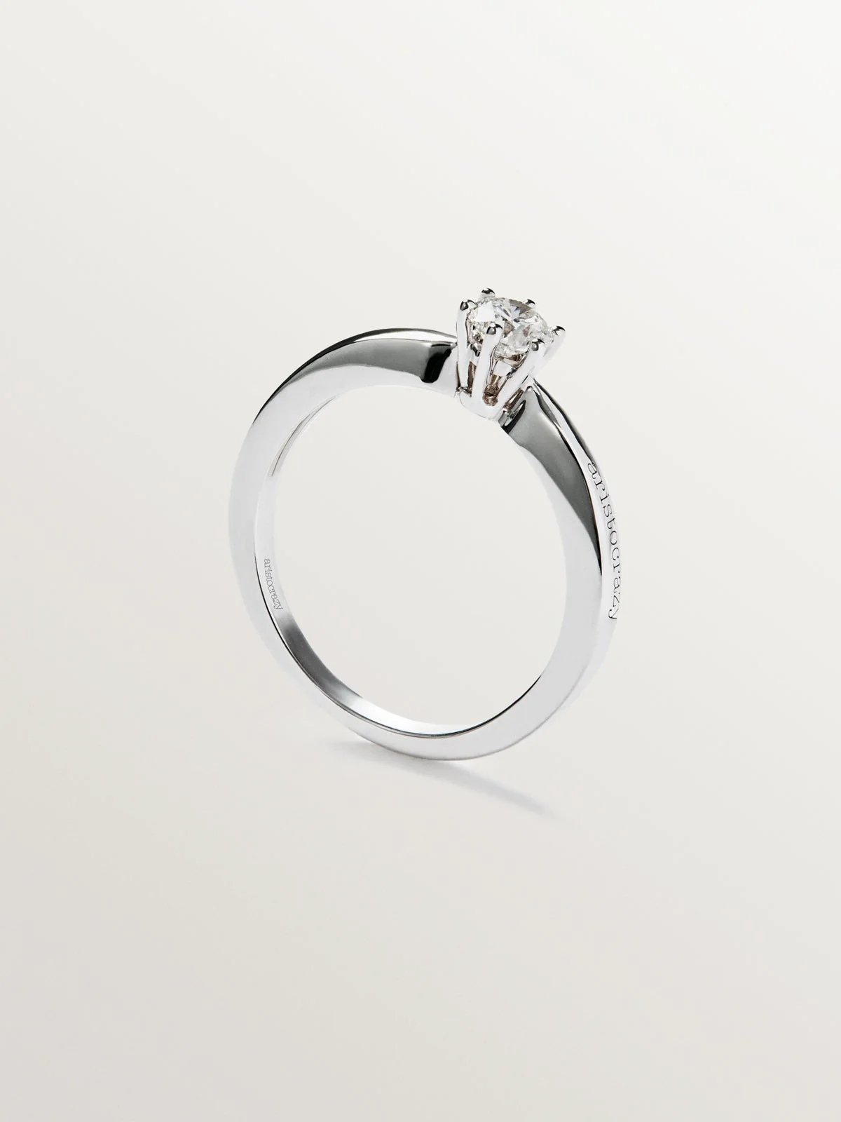 Anillo solitario de oro blanco de 18K con diamante 0,2 cts - Image 5