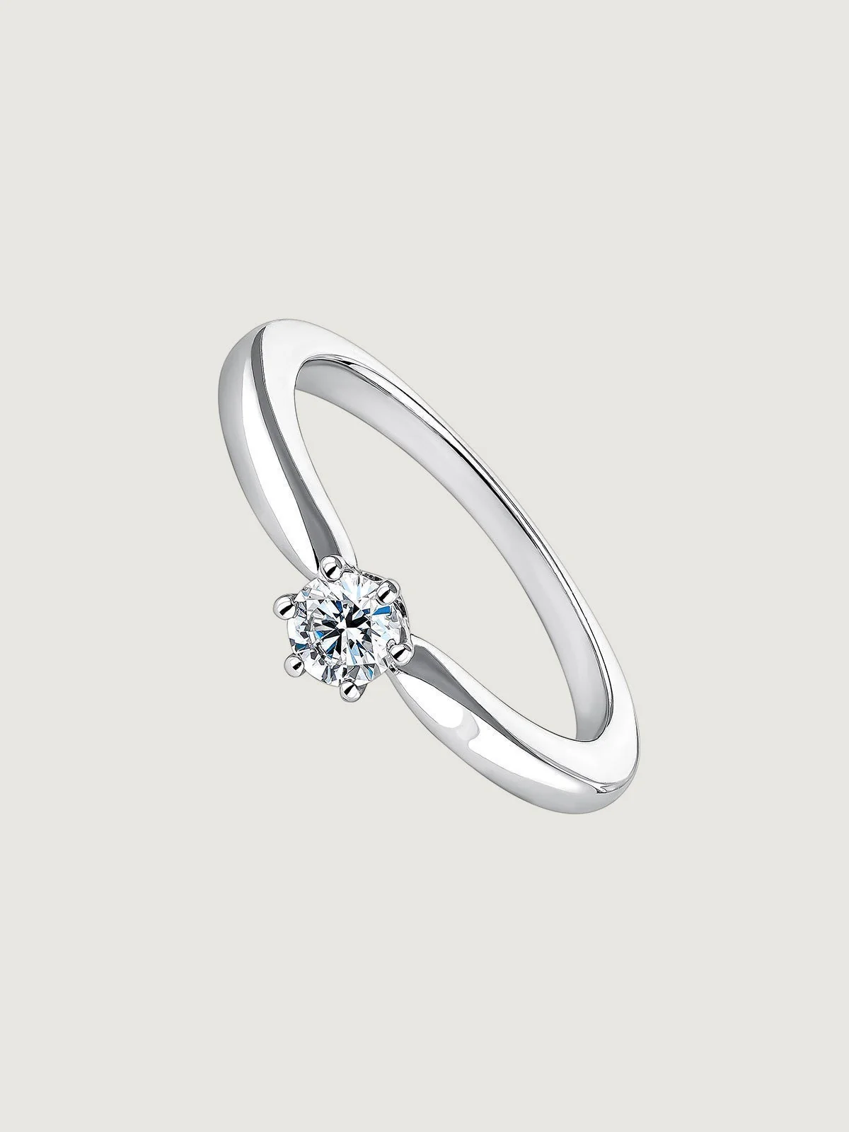 Anillo solitario de oro blanco de 18K con diamante 0,25 cts