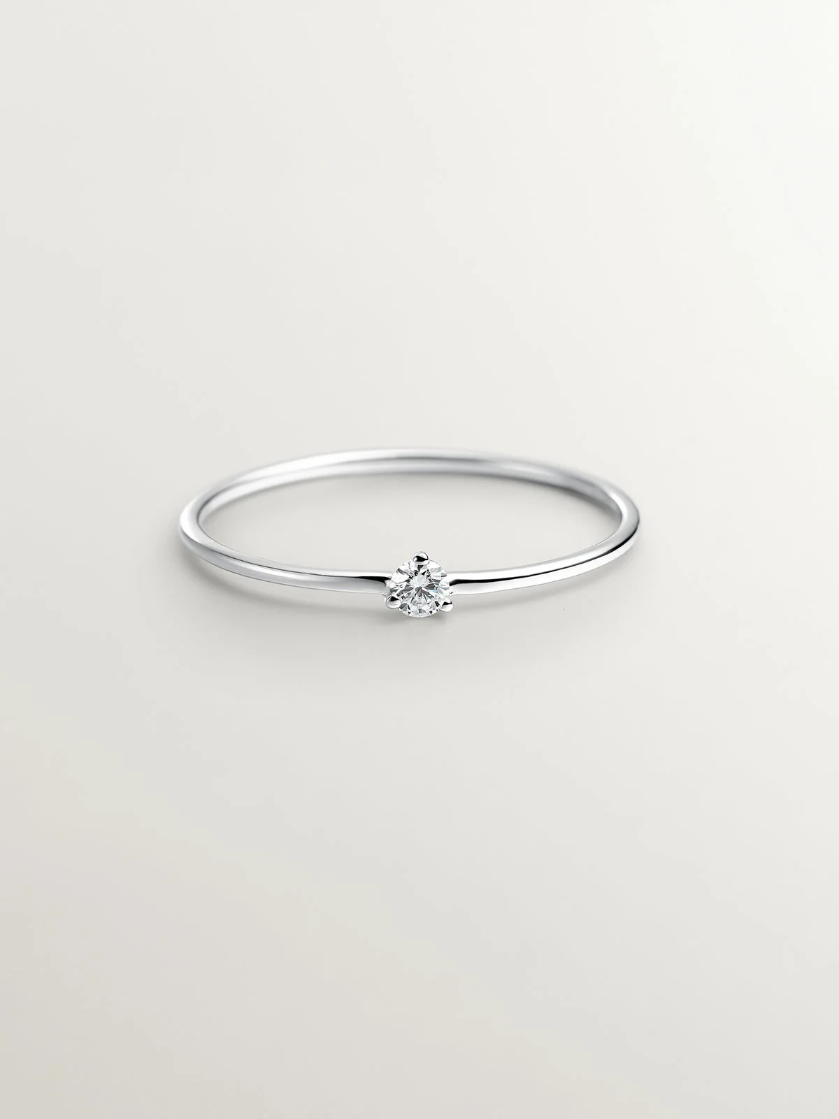 Anillo solitario de oro blanco de 18K con diamante de 0,048cts - Image 3