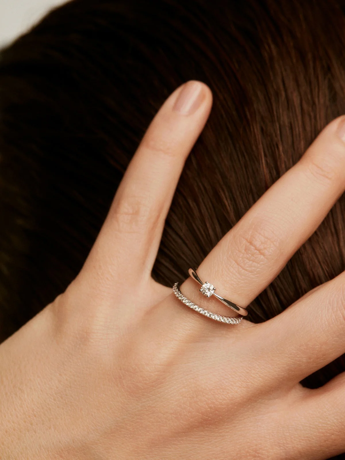 Anillo solitario de oro blanco de 18K con diamante de 0,15cts - Image 5