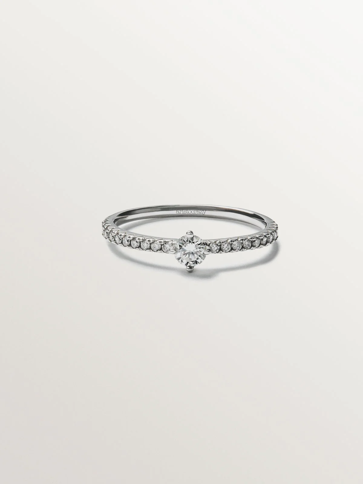 Anillo solitario de oro blanco de 18K con diamantes 0,32 cts - Image 2