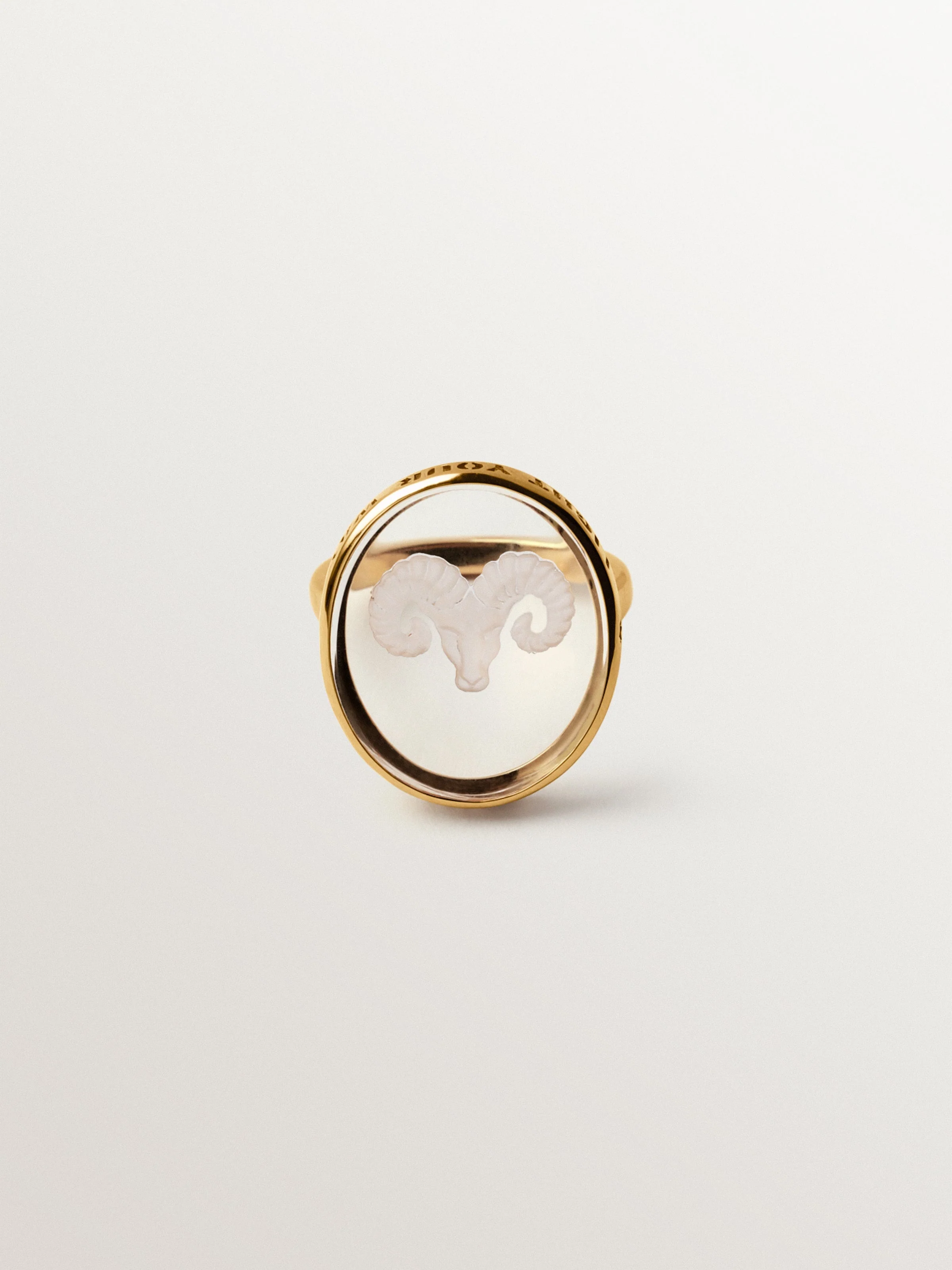 Anillo tipo sello Aries de plata 925 bañada en oro amarillo de 18K y cristal de roca - Image 3