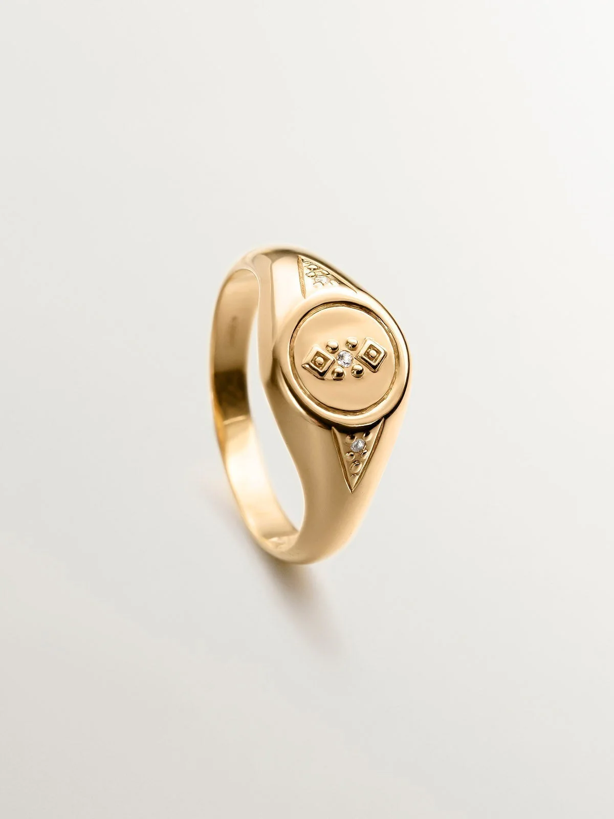 Anillo tipo sello de plata 925 bañada en oro amarillo de 18K con topacio blanco - Image 5