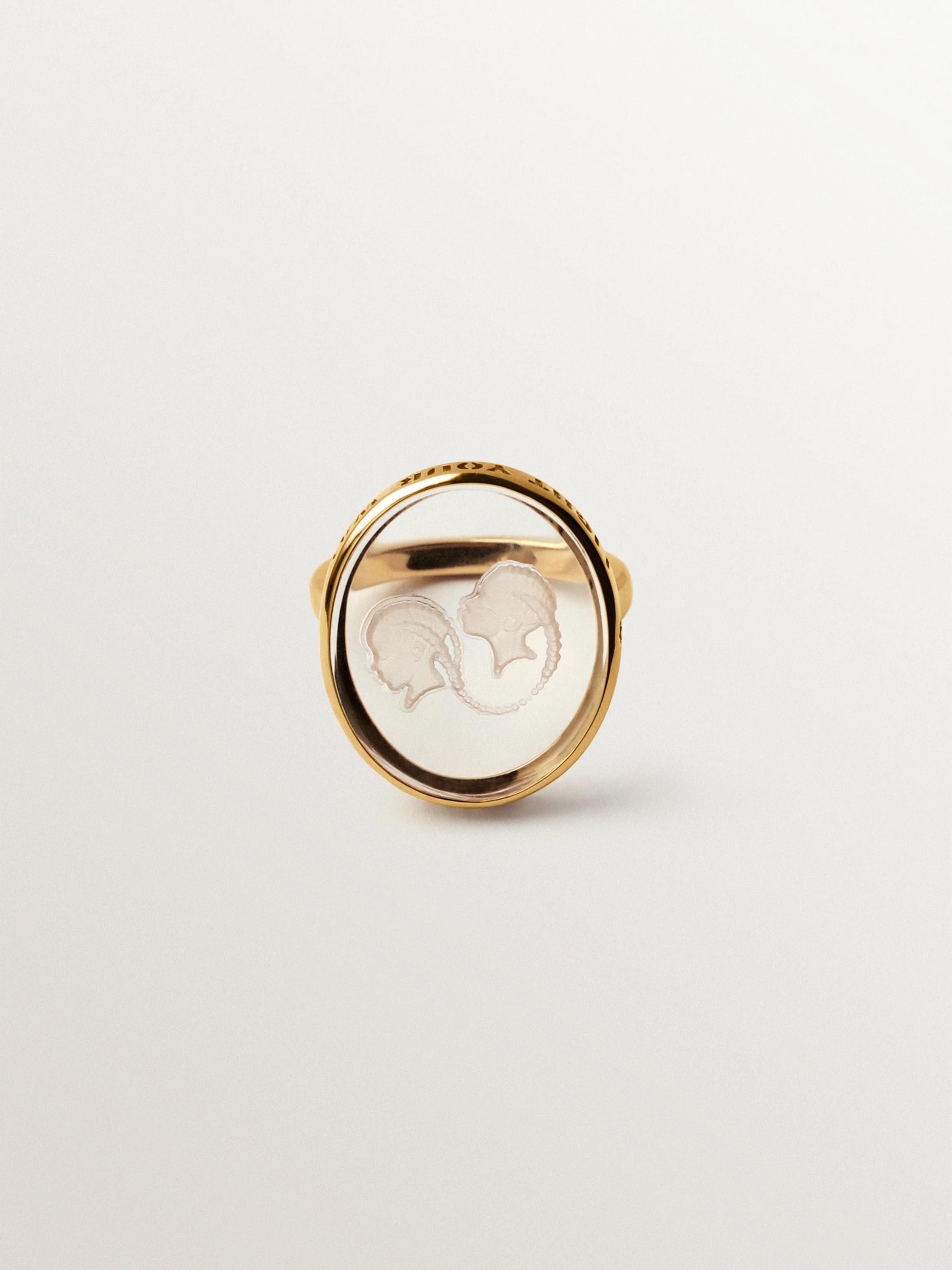Anillo tipo sello Géminis de plata 925 bañada en oro amarillo de 18K y cristal de roca - Image 3
