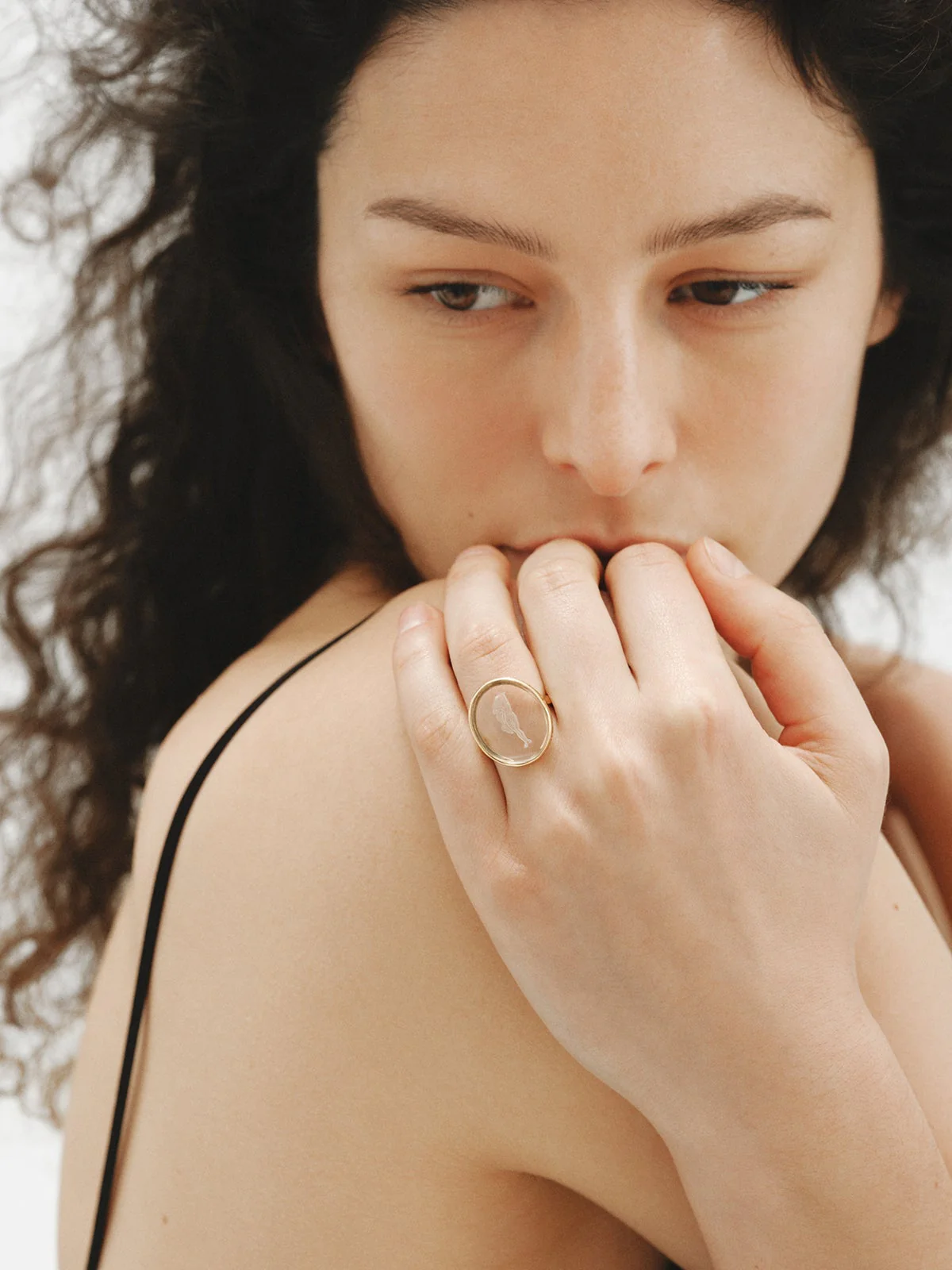 Anillo tipo sello Virgo de plata 925 bañada en oro amarillo de 18K y cristal de roca - Image 4