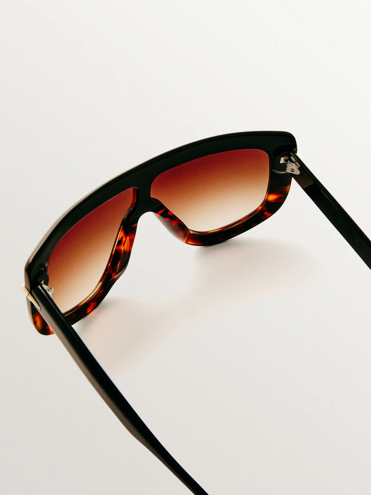 AZ_MOTH / 002 - Image 3