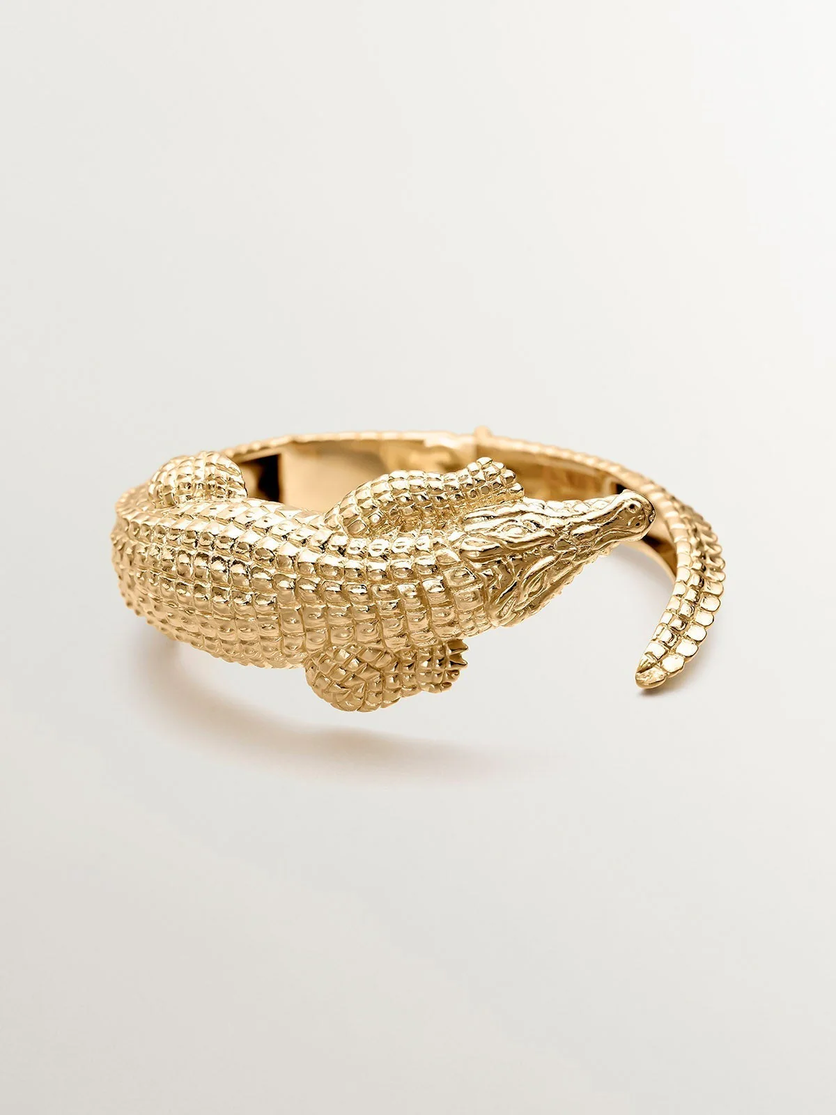 Brazalete de plata 925 bañada en oro amarillo de 18K con forma de cocodrilo