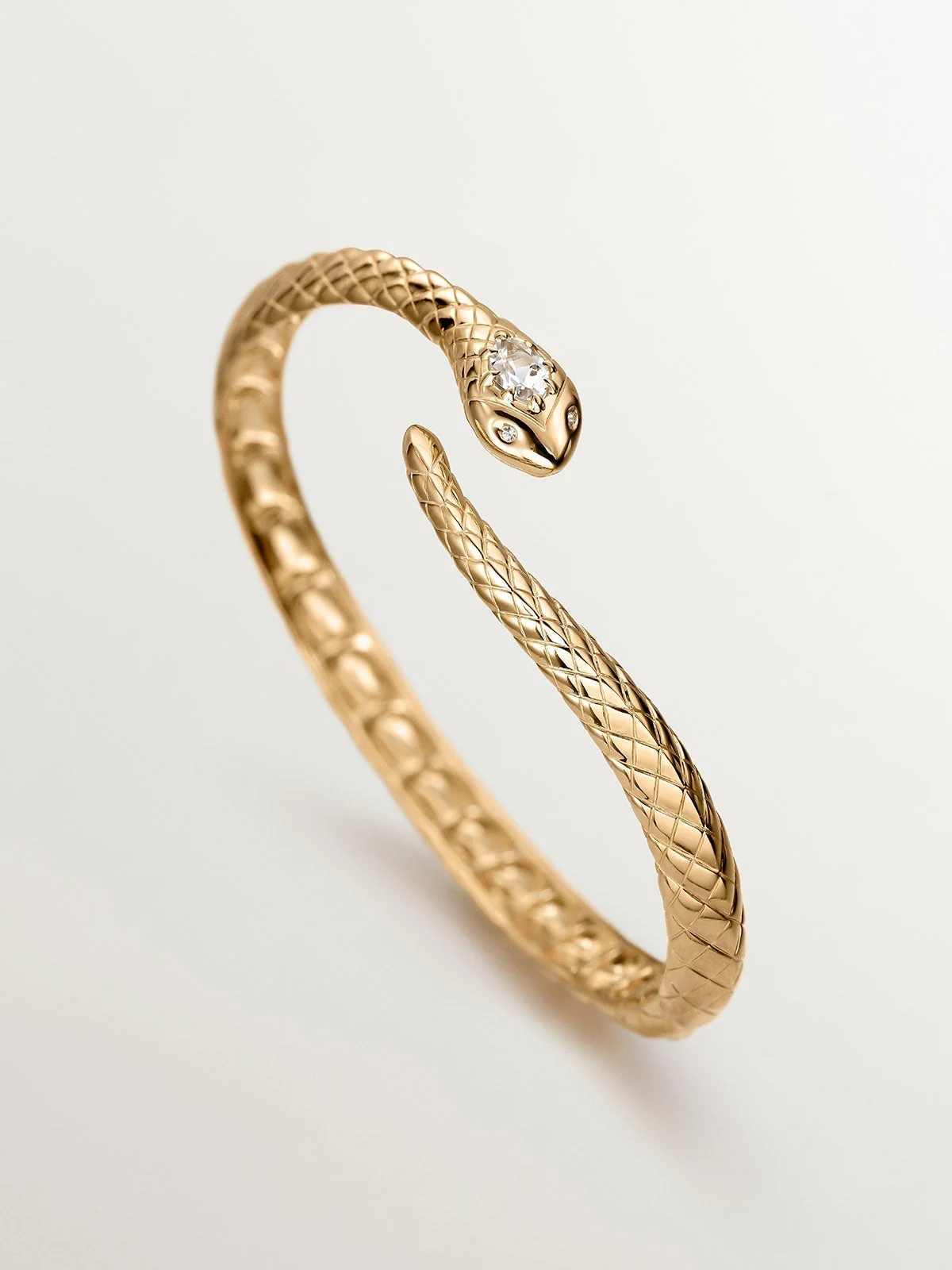 Brazalete de plata 925 bañada en oro amarillo de 18K con forma de serpiente, topacios y zafiros blancos - Image 5
