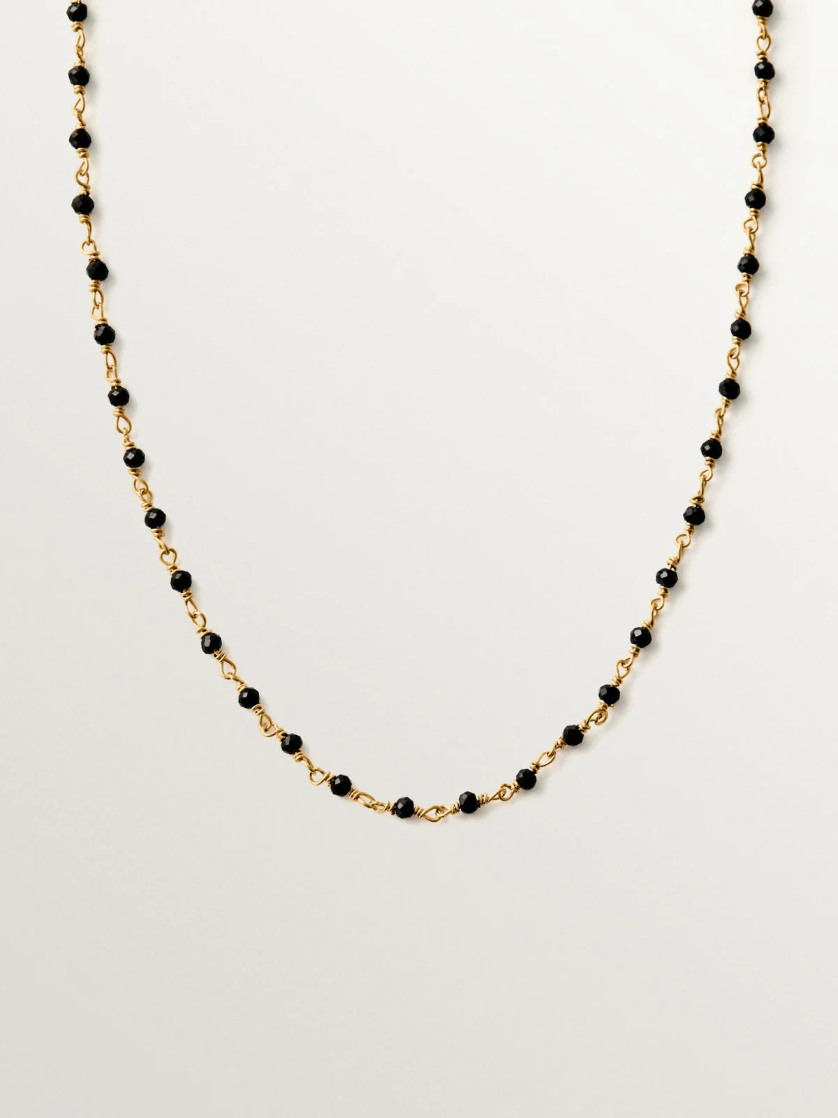Cadena de plata 925 bañada en oro amarillo 18K con espinelas negras