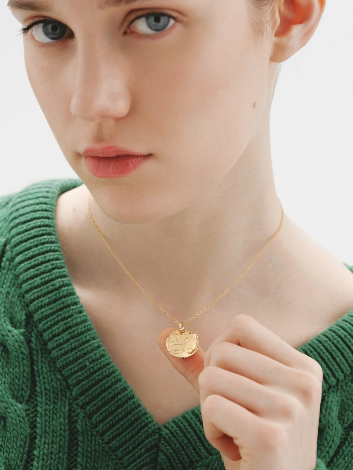 Charm artesanal de plata 925 bañada en oro amarillo de 18K con inicial A - Image 4