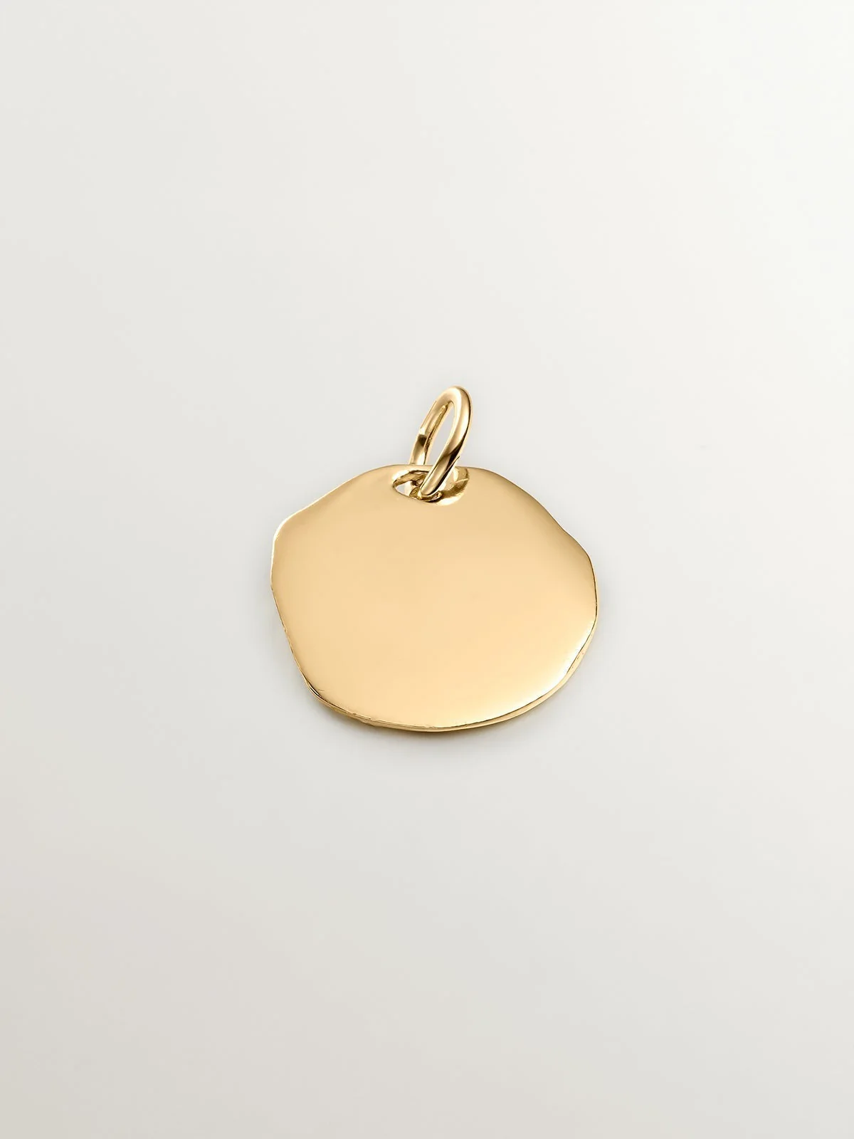 Charm artesanal de plata 925 bañada en oro amarillo de 18K con inicial E - Image 3