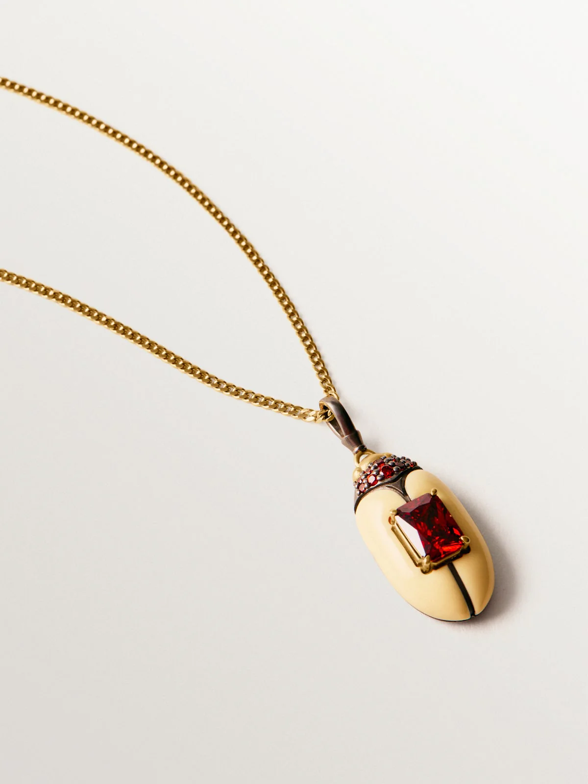 Charm con cristales y forma de escarabajo - Image 5