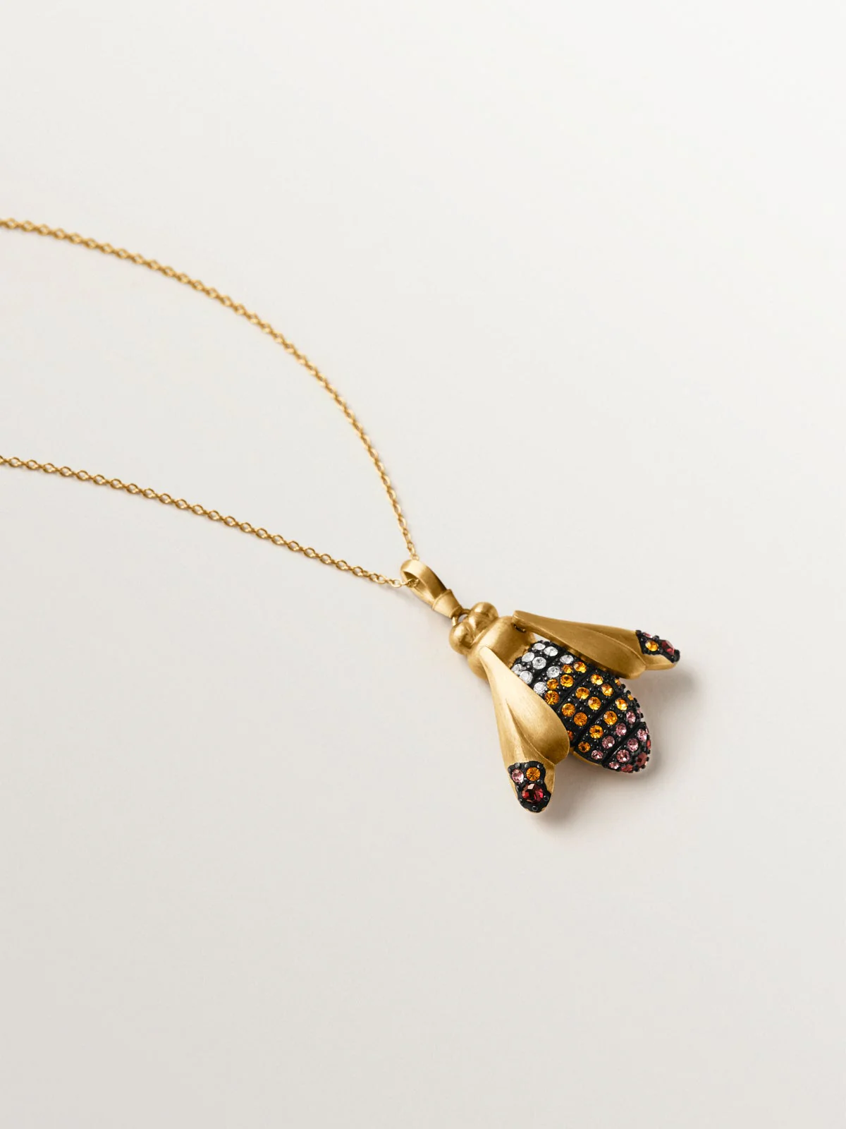 Charm con cristales y forma de libélula - Image 3