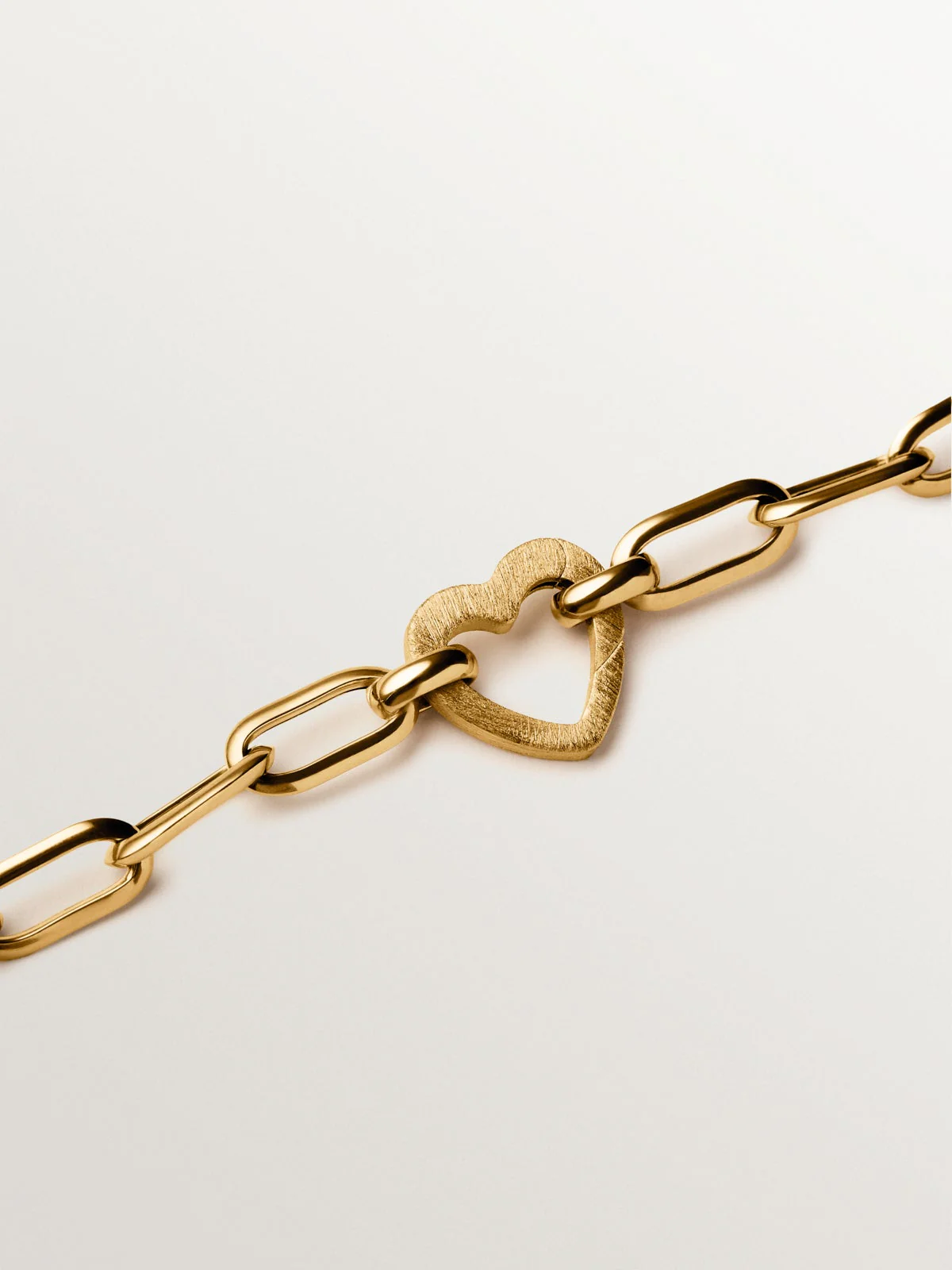 Charm corazón de plata bañada en oro amarillo de 18K - Image 3