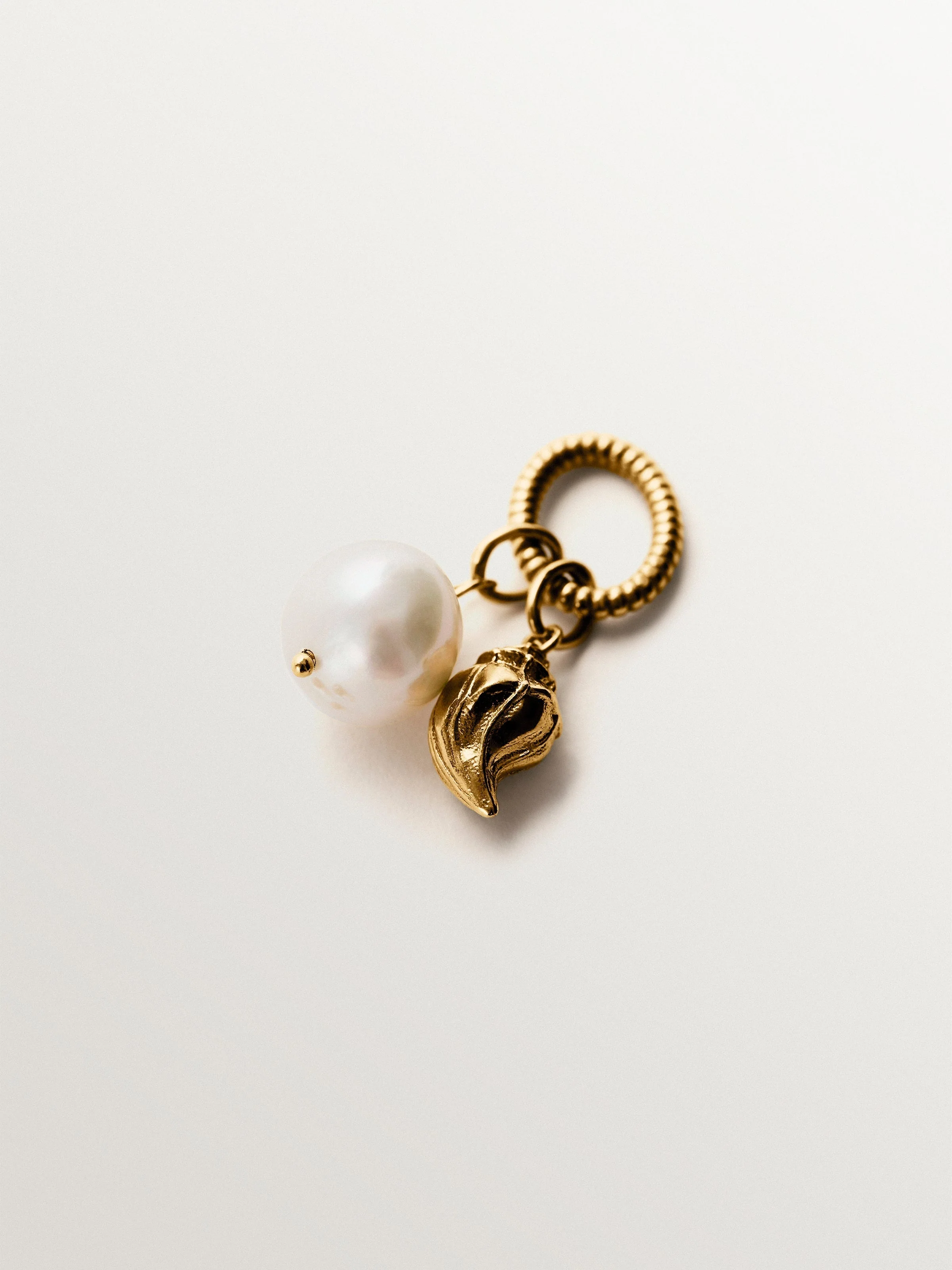 Charm de plata 925 bañada en oro amarillo de 18K con perla