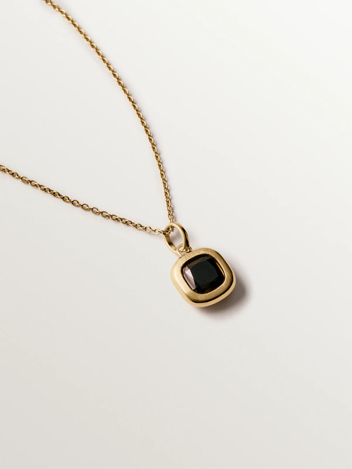 Charm de plata 925 bañada en oro amarillo de 18K con espinela negra - Image 5