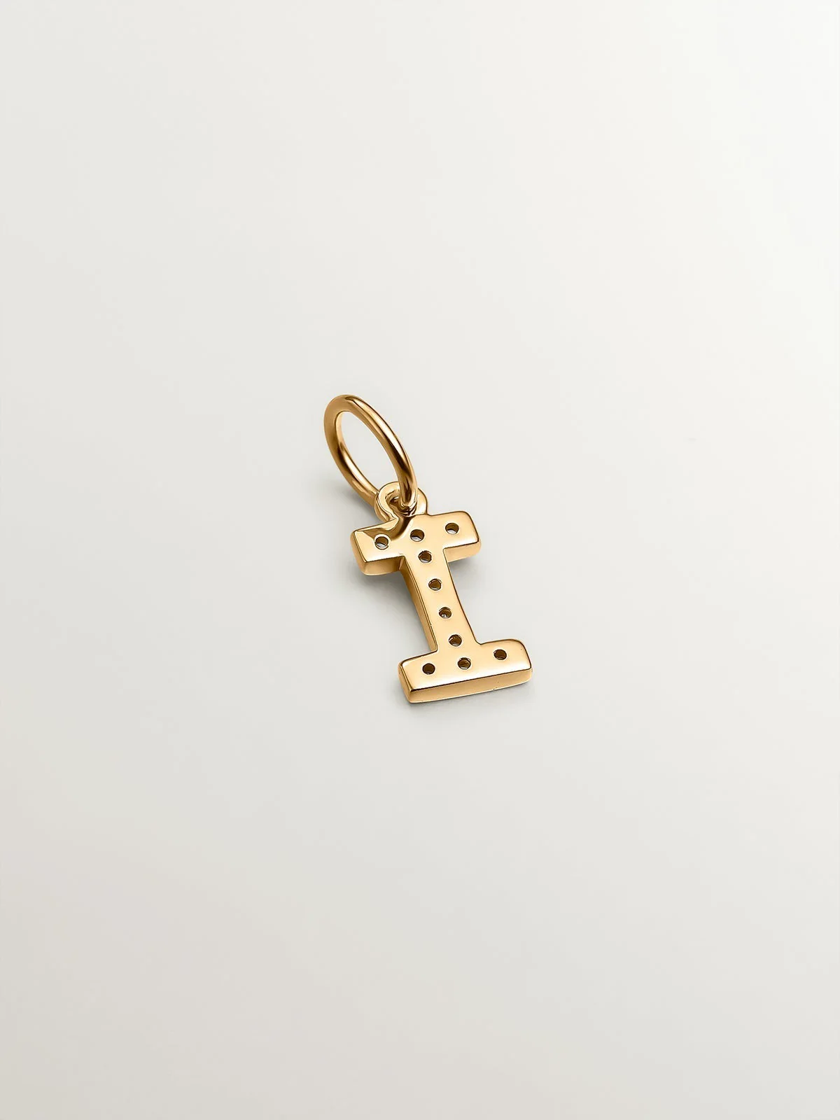 Charm de plata 925 bañada en oro amarillo de 18K y topacios blancos inicial I - Image 2