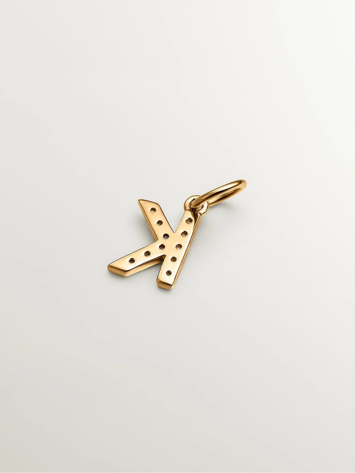 Charm de plata 925 bañada en oro amarillo de 18K y topacios blancos inicial K - Image 3
