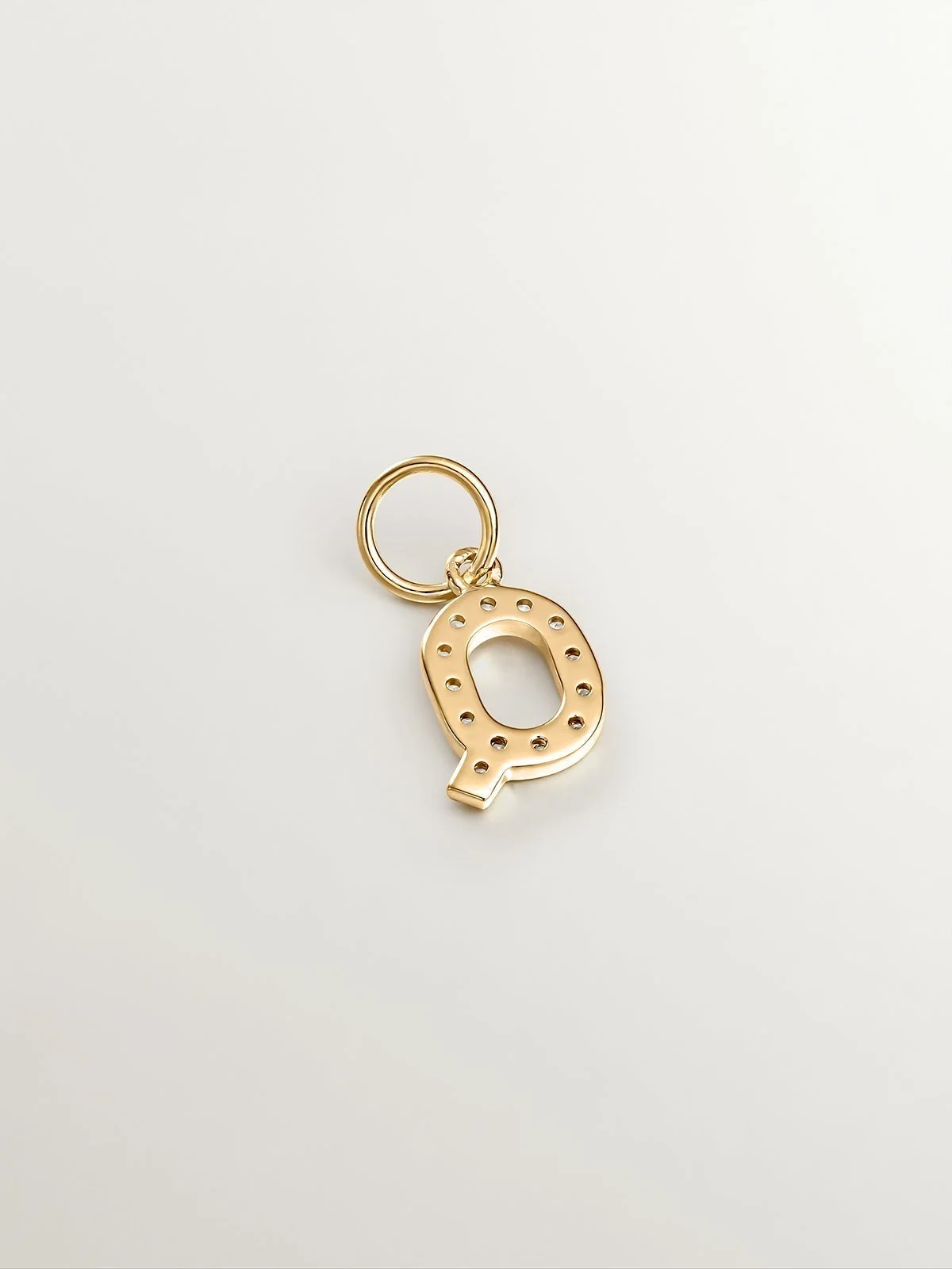 Charm de plata 925 bañada en oro amarillo de 18K y topacios blancos inicial Q - Image 2