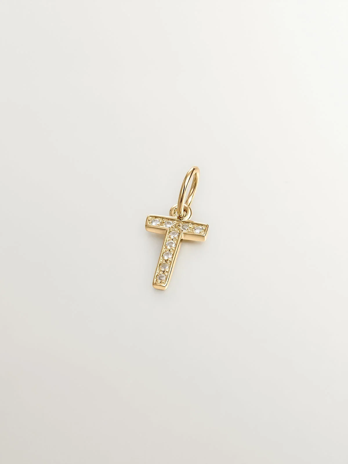 Charm de plata 925 bañada en oro amarillo de 18K y topacios blancos inicial T