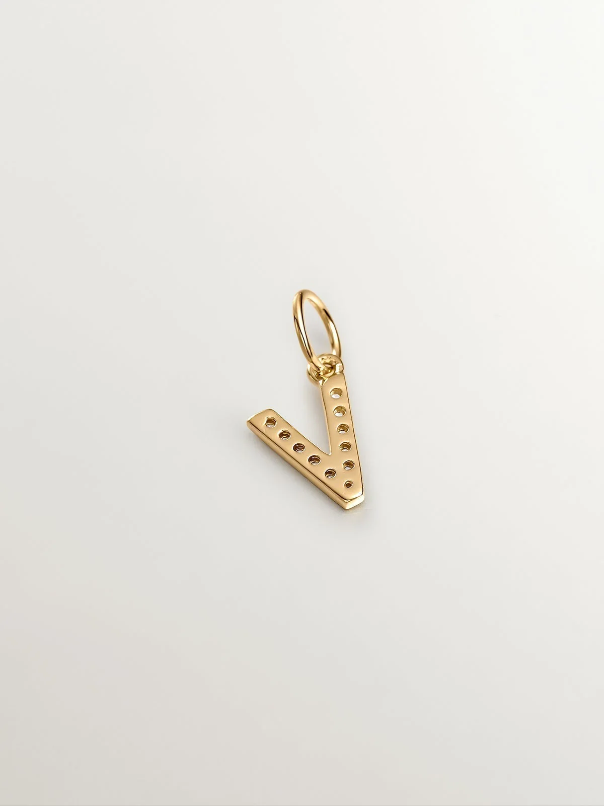 Charm de plata 925 bañada en oro amarillo de 18K y topacios blancos inicial V - Image 2