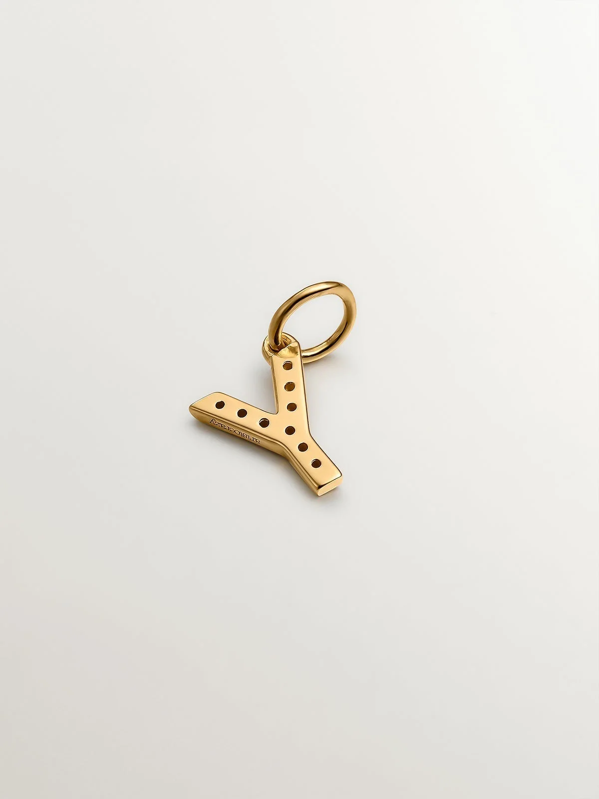 Charm de plata 925 bañada en oro amarillo de 18K y topacios blancos inicial Y - Image 2