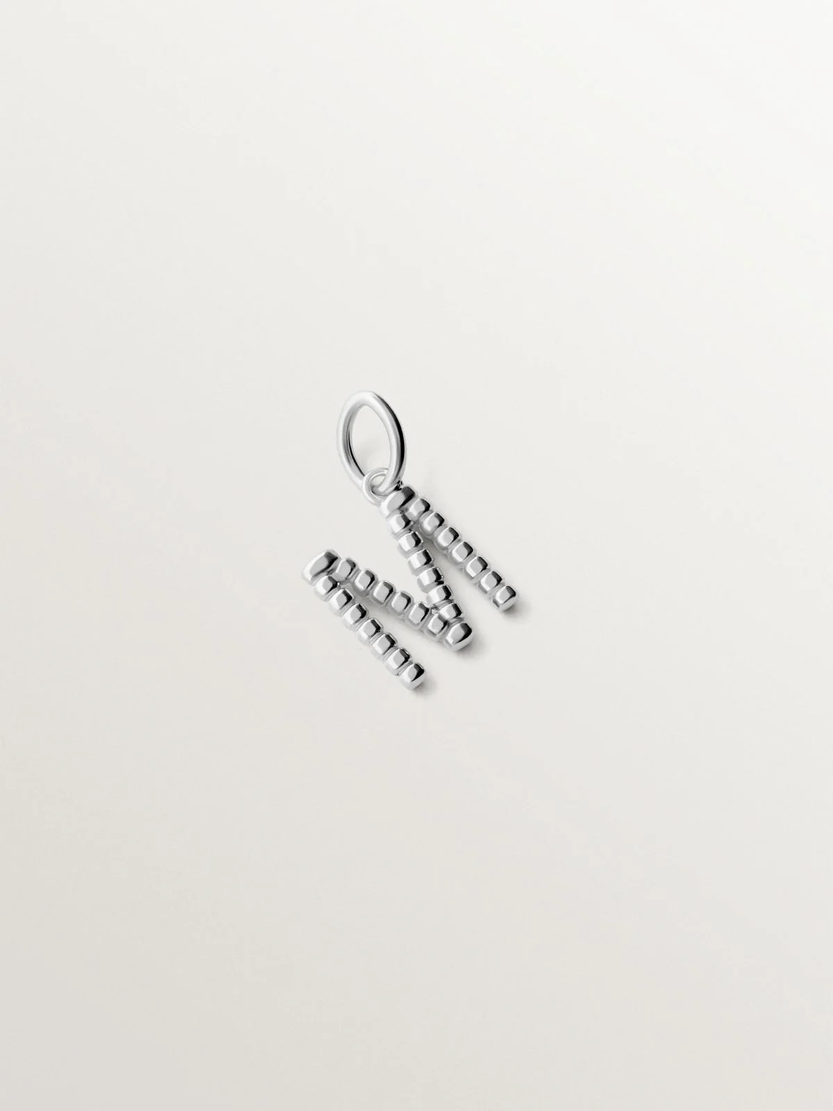 Charm de plata 925 con letra M y motivos de esferas - Image 3