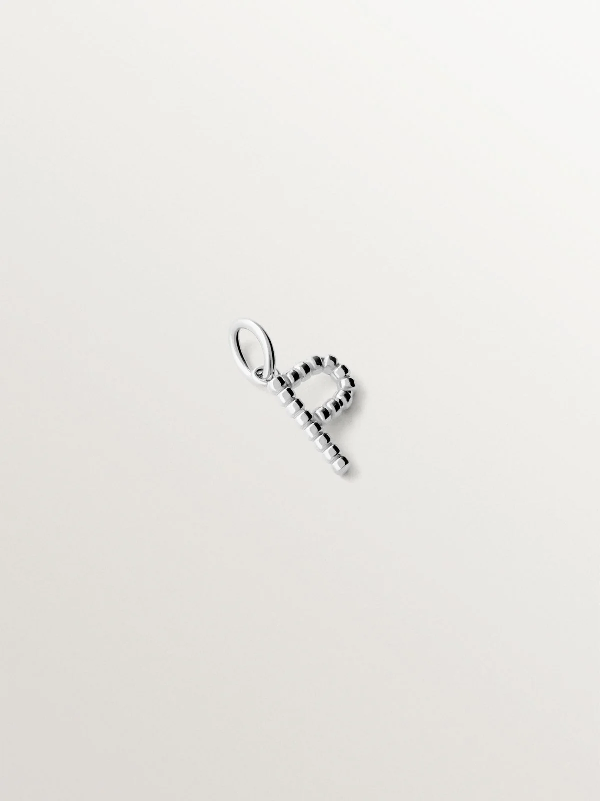 Charm de plata 925 con letra P y motivos de esferas