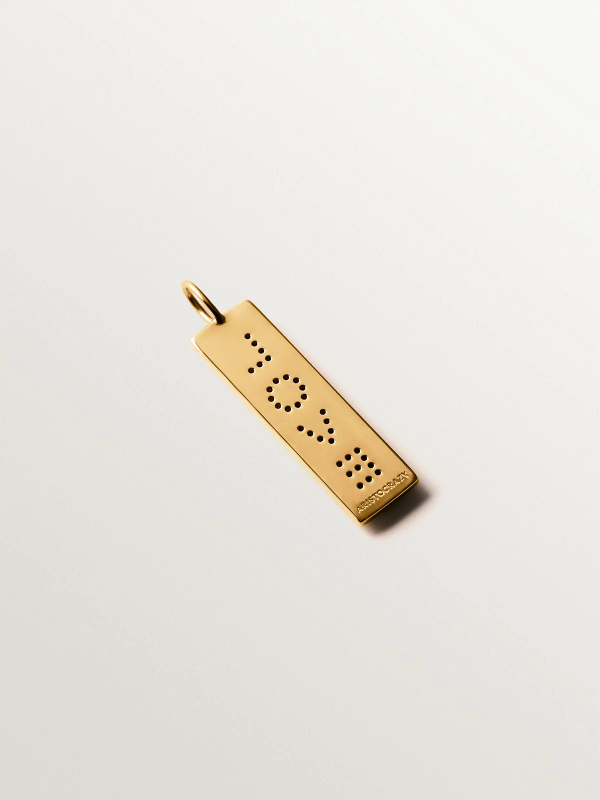 Charm de plata bañada en oro amarillo de 18K Love con topacios blancos - Image 3