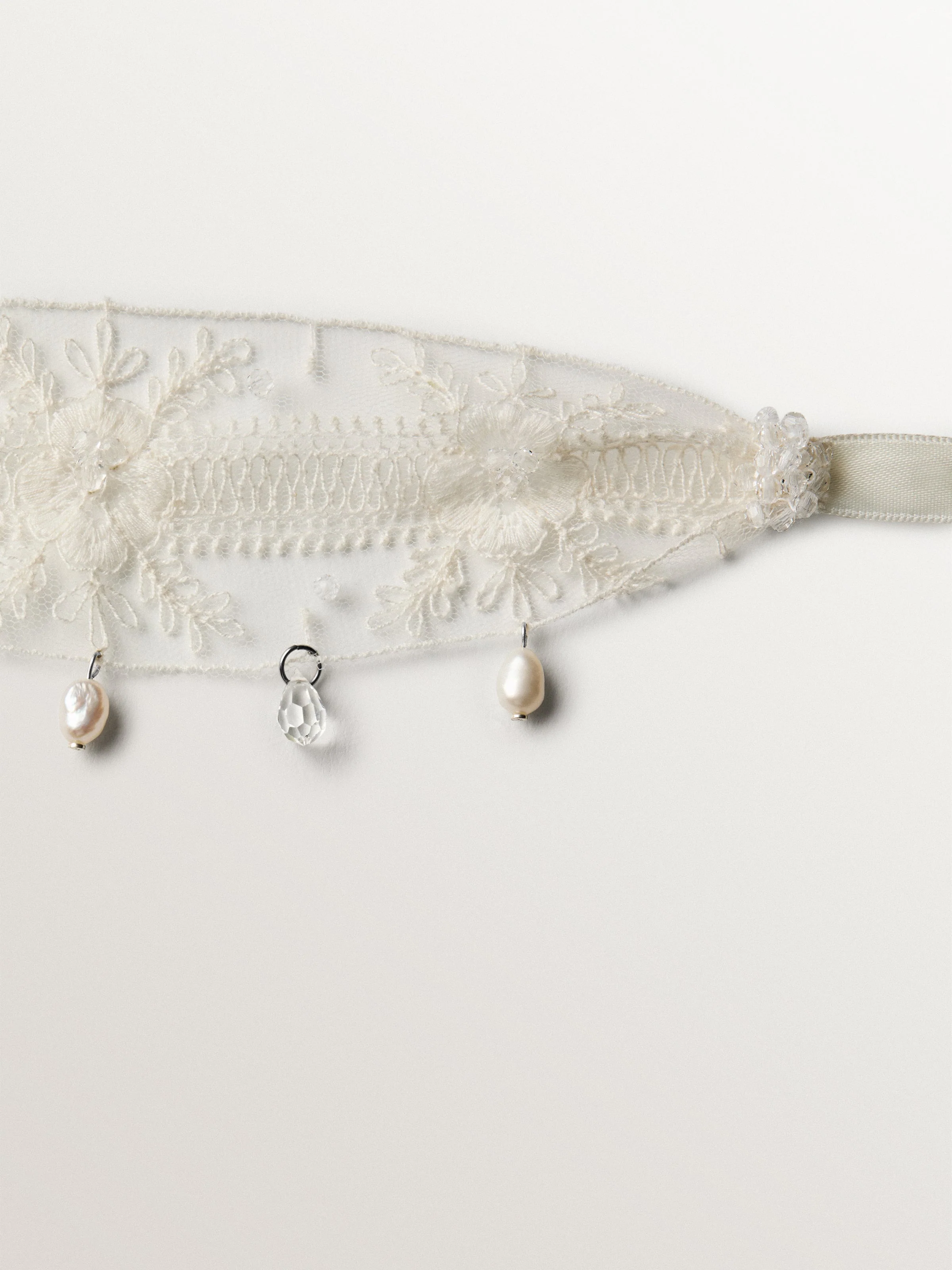 Choker de encaje con perlas y cristales - Image 3