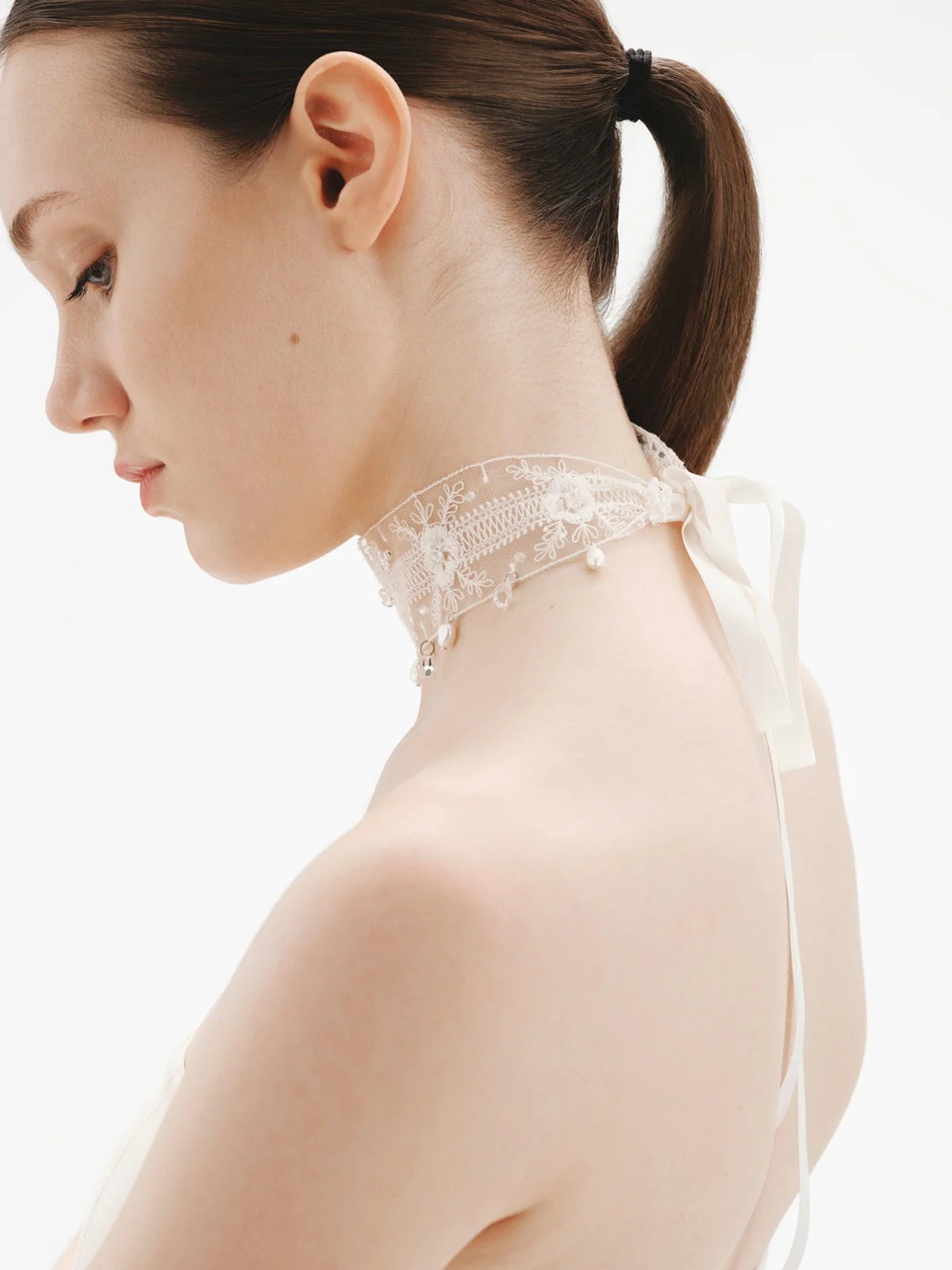 Choker de encaje con perlas y cristales - Image 4