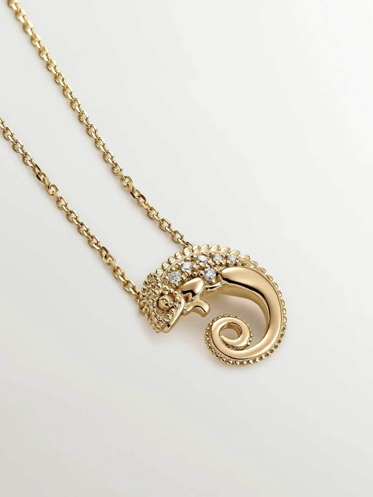 Colgante de oro amarillo de 18K con camaleón y diamantes - Image 3