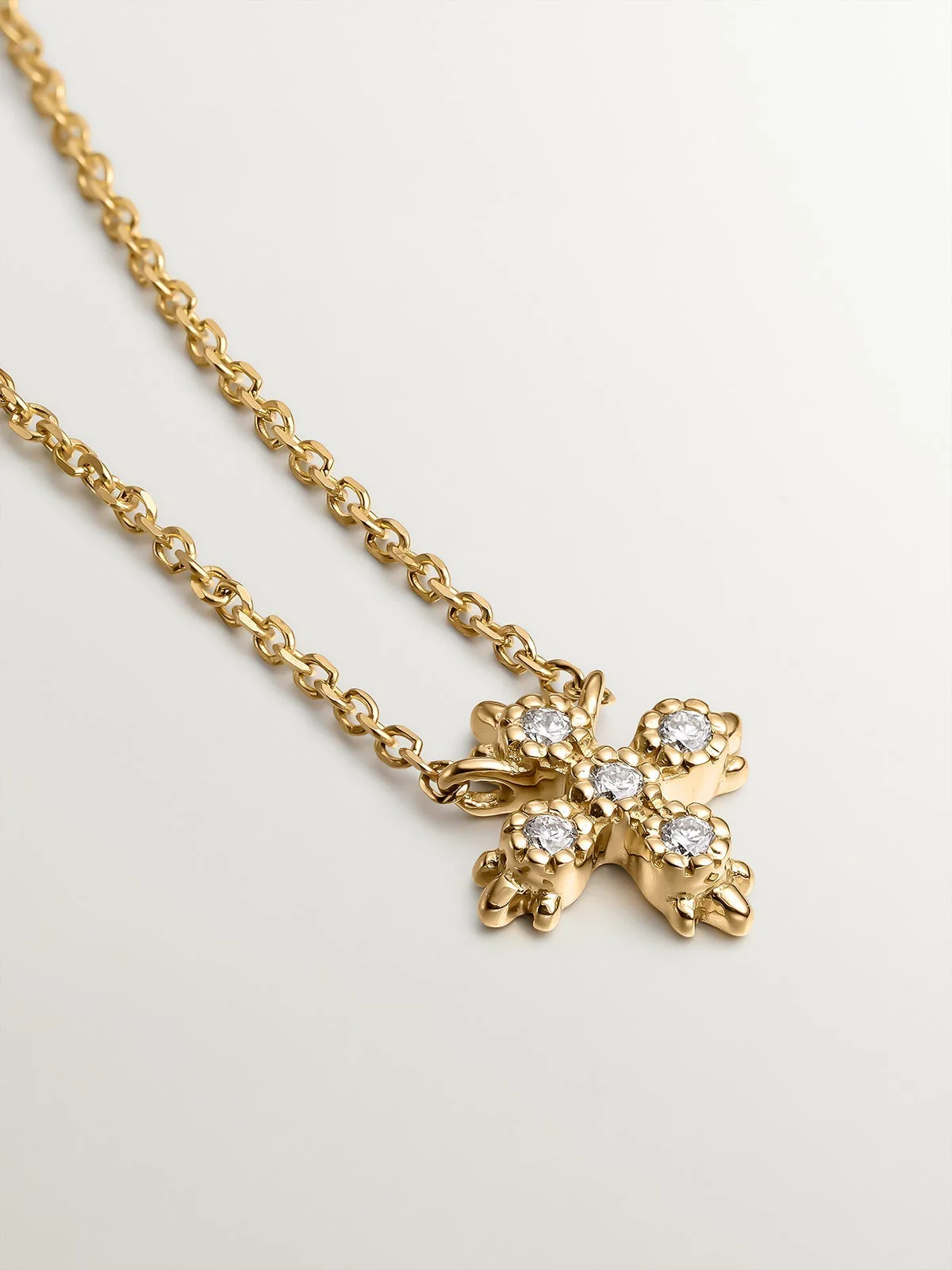Colgante de oro amarillo de 18K con cruz de diamantes - Image 3
