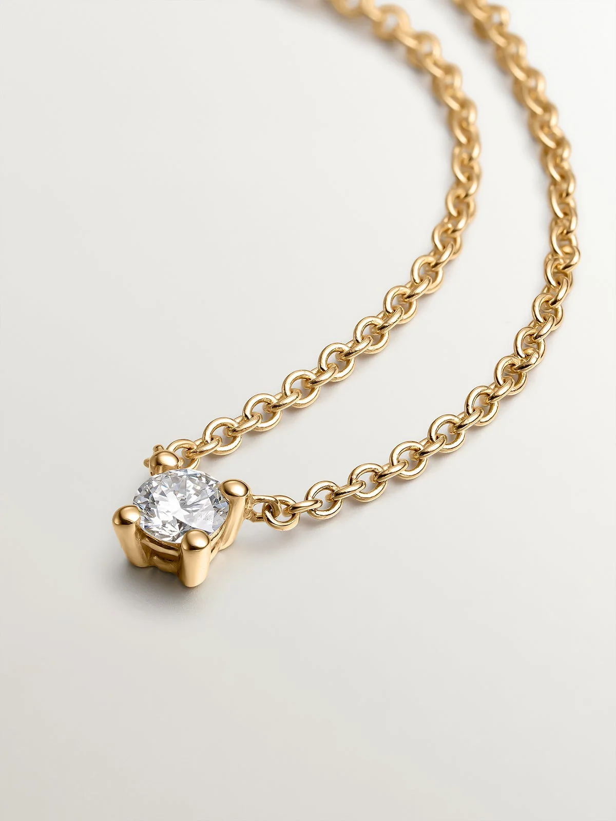 Colgante de oro amarillo de 18K con diamante de 0,1 cts - Image 3