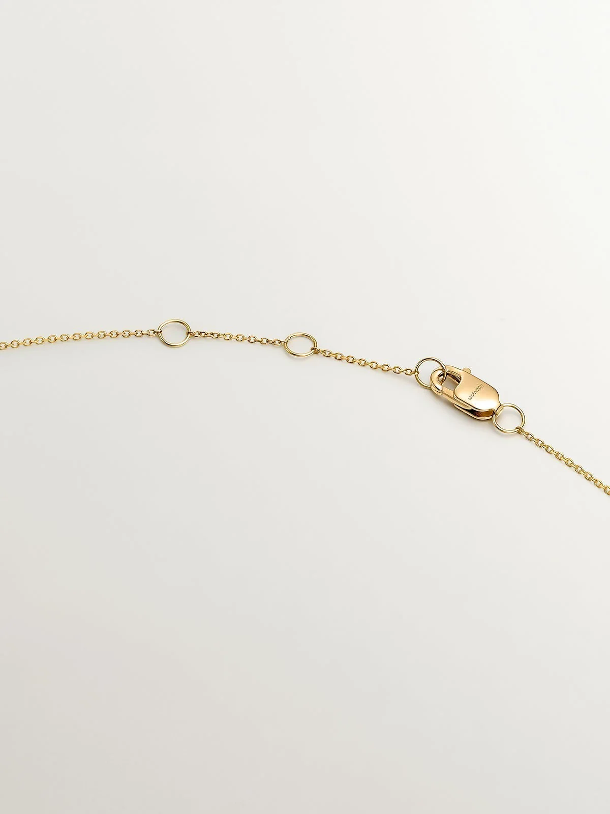 Colgante de oro amarillo de 18K con tres diamantes - Image 7