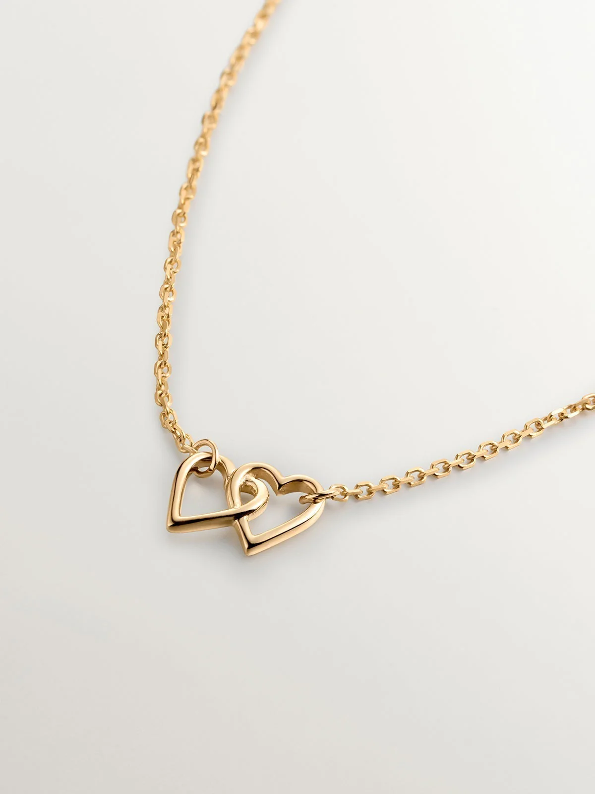 Colgante de oro amarillo de 9K con corazones entrelazados - Image 3