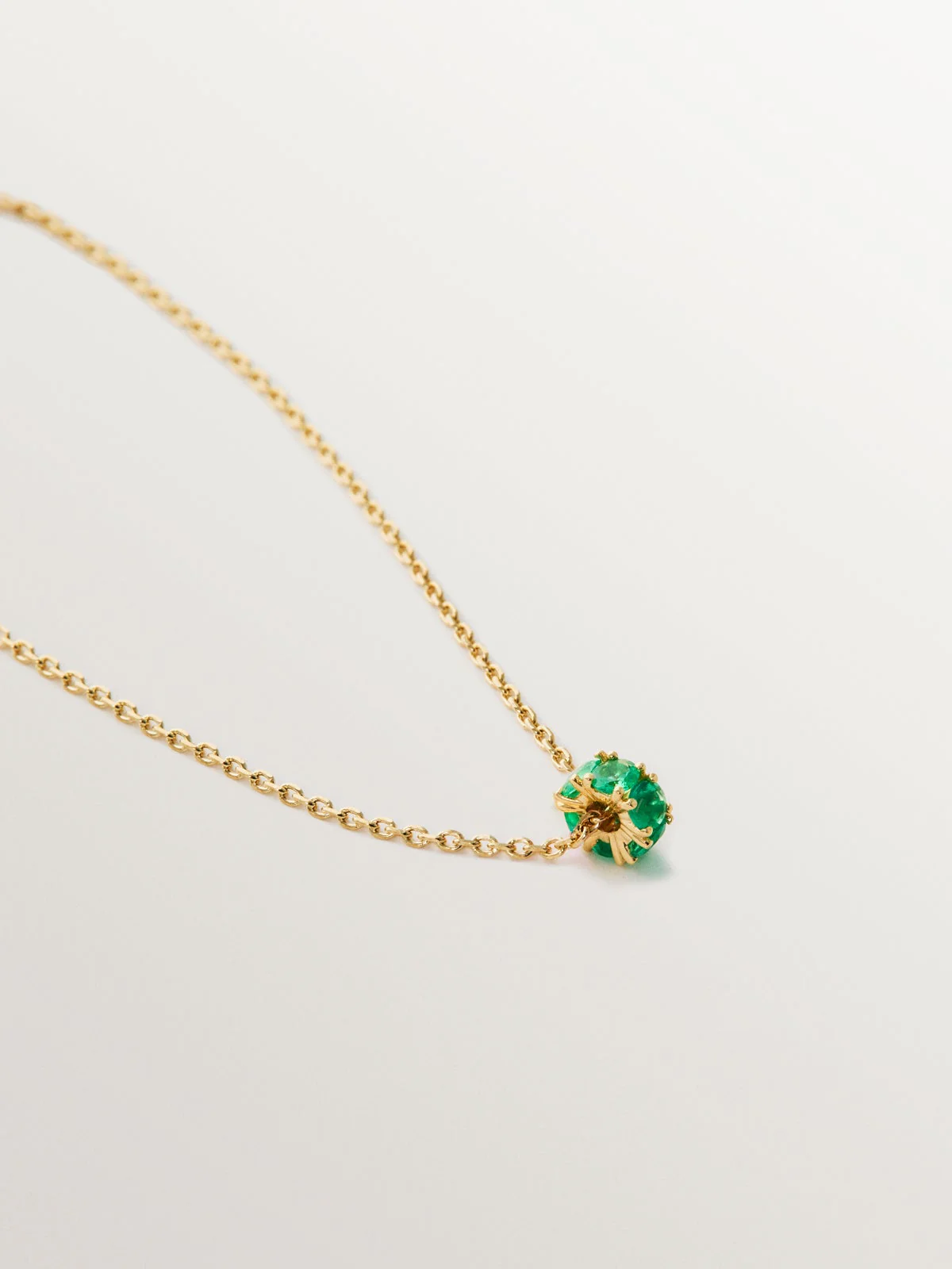 Colgante de oro amarillo de 9K con esmeraldas - Image 3