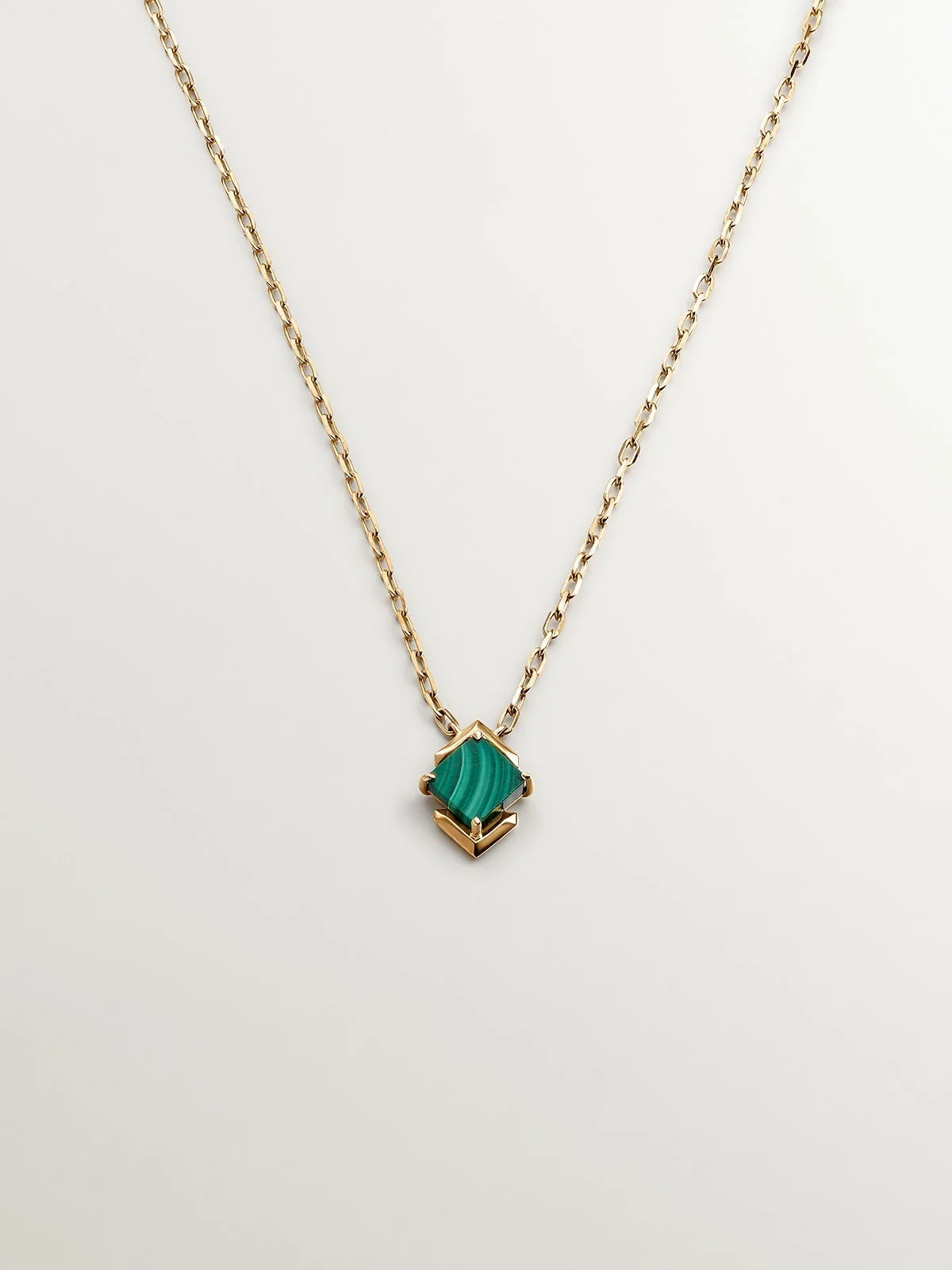 Colgante de oro amarillo de 9K con malaquita verde