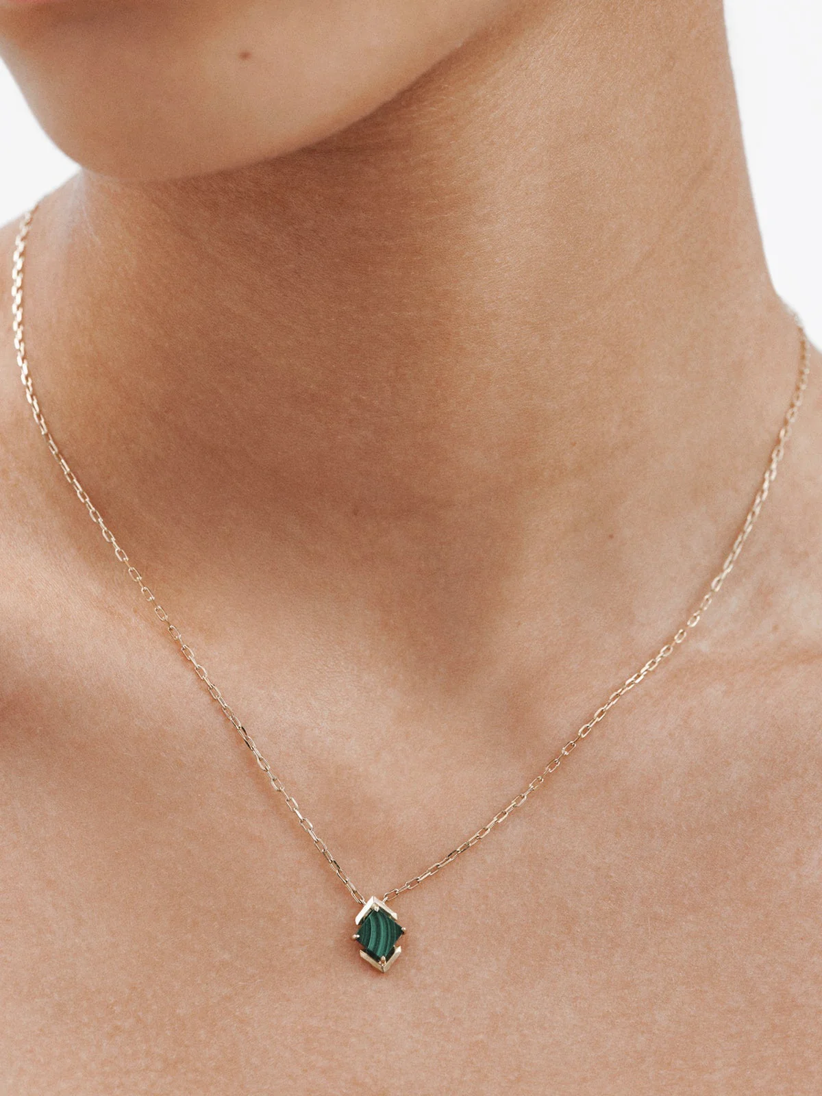 Colgante de oro amarillo de 9K con malaquita verde - Image 2