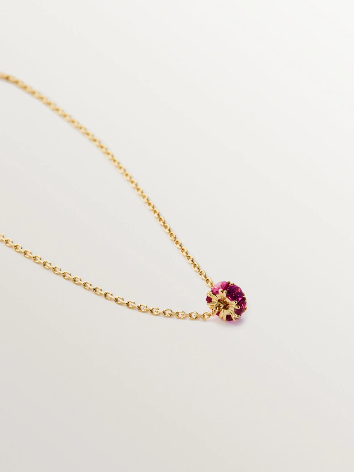 Colgante de oro amarillo de 9K con rubís - Image 3