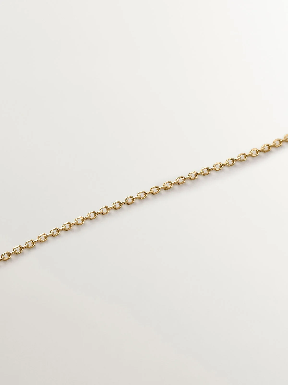 Colgante de oro amarillo de 9K con trébol de rubíes rojos y diamantes - Image 5