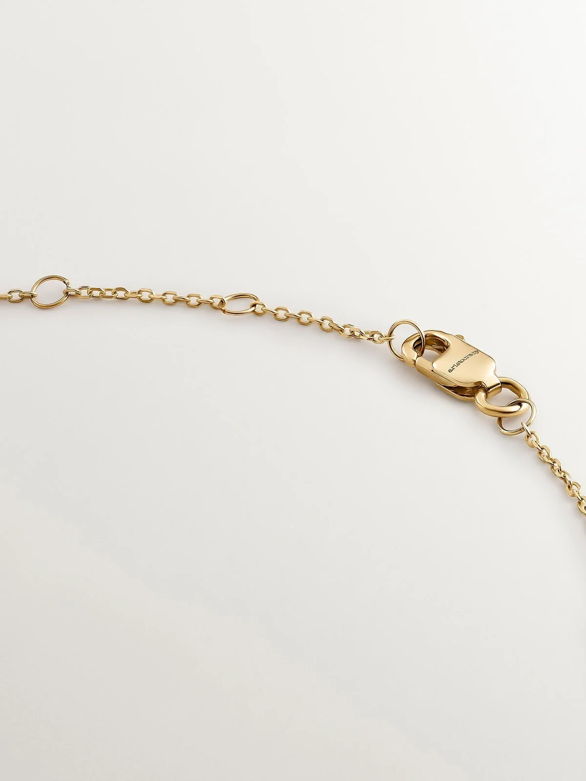 Colgante de oro amarillo de 9K con trébol de rubíes rojos y diamantes - Image 7