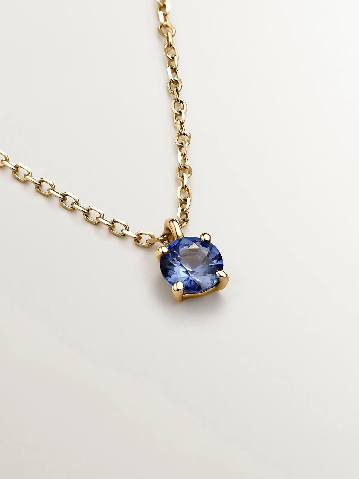 Colgante de oro amarillo de 9K con zafiro azul - Image 3